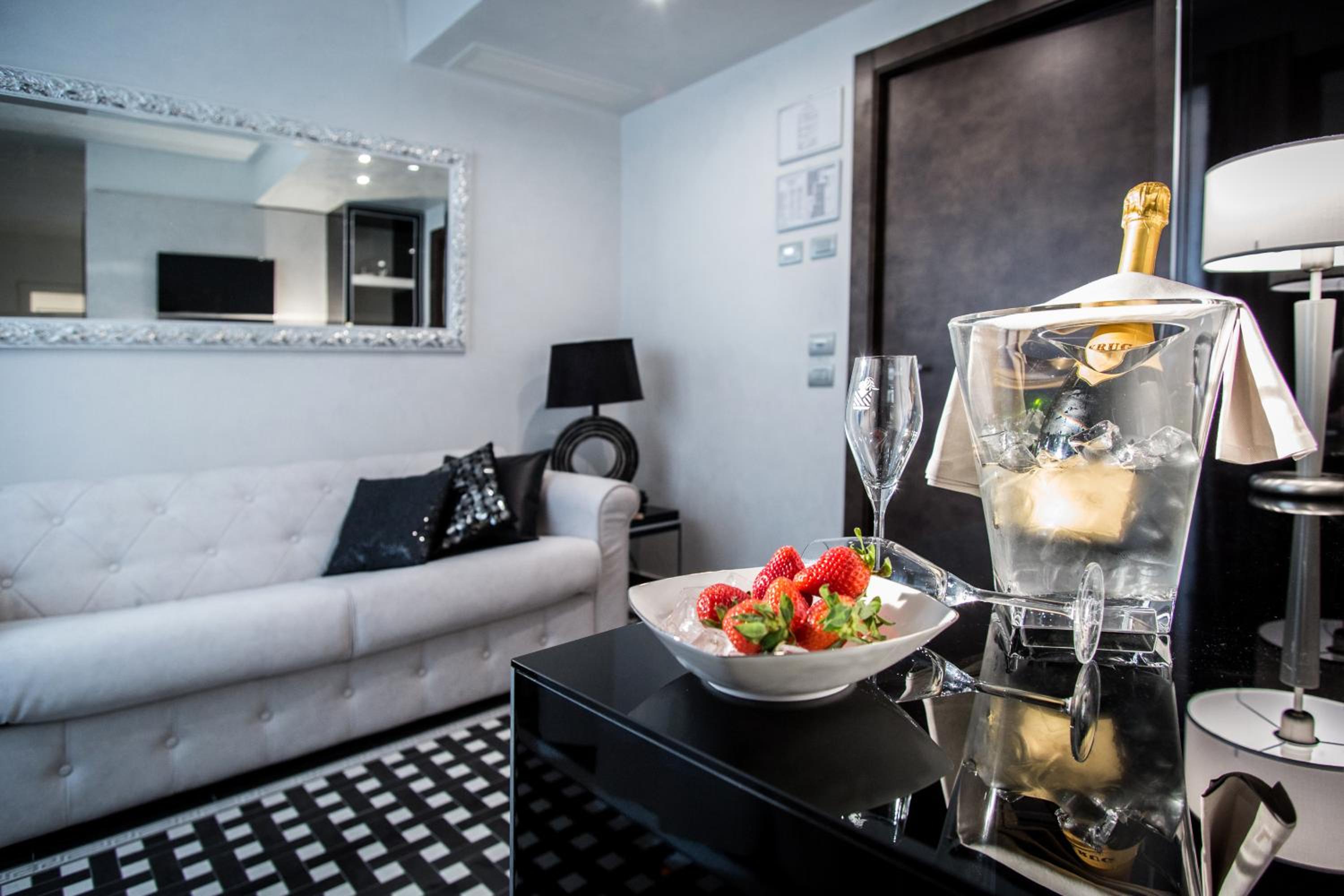 Junior Suite - Photo 11