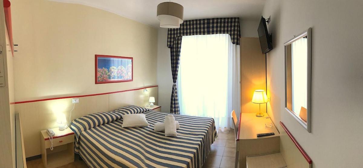 Double or Twin Room photo 2