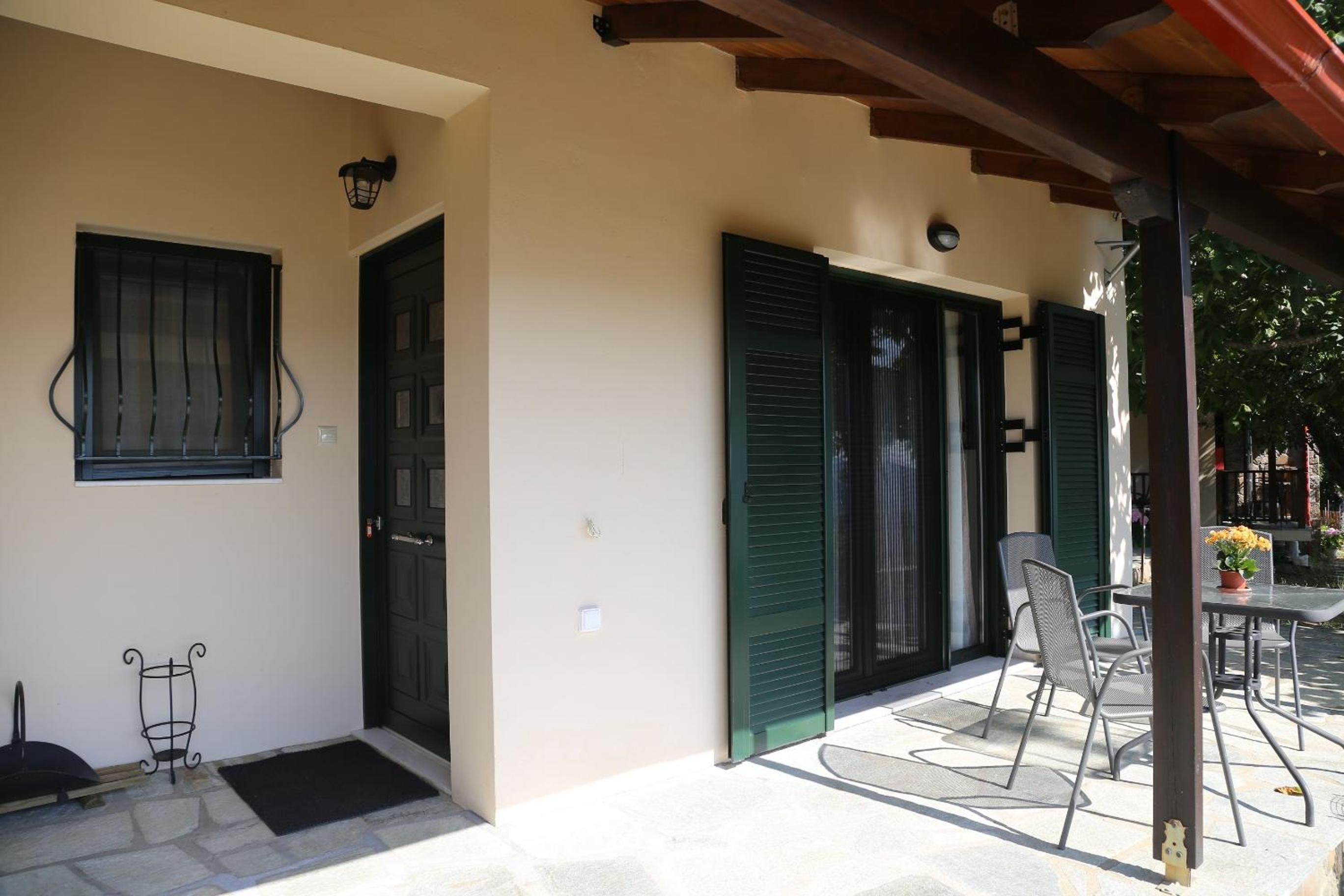 One-Bedroom House - Photo 10