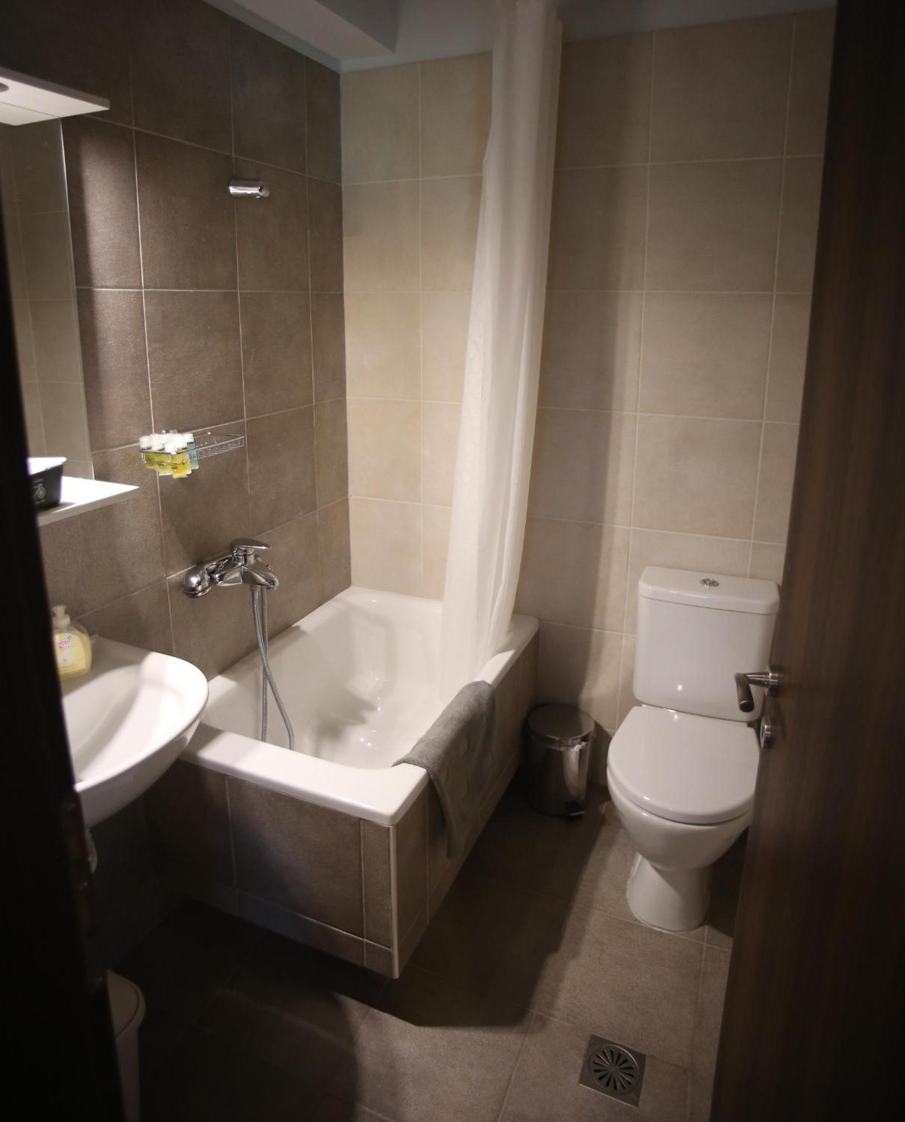 One-Bedroom House - Photo 11