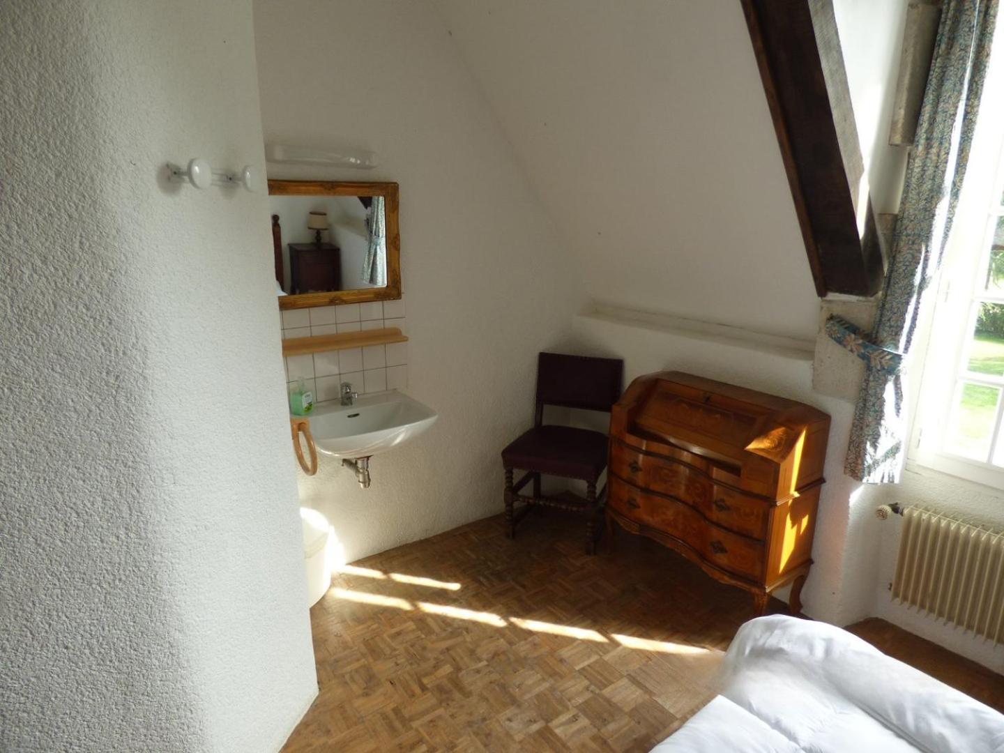 Double Room with Garden View and Shared Bathroom photo 2