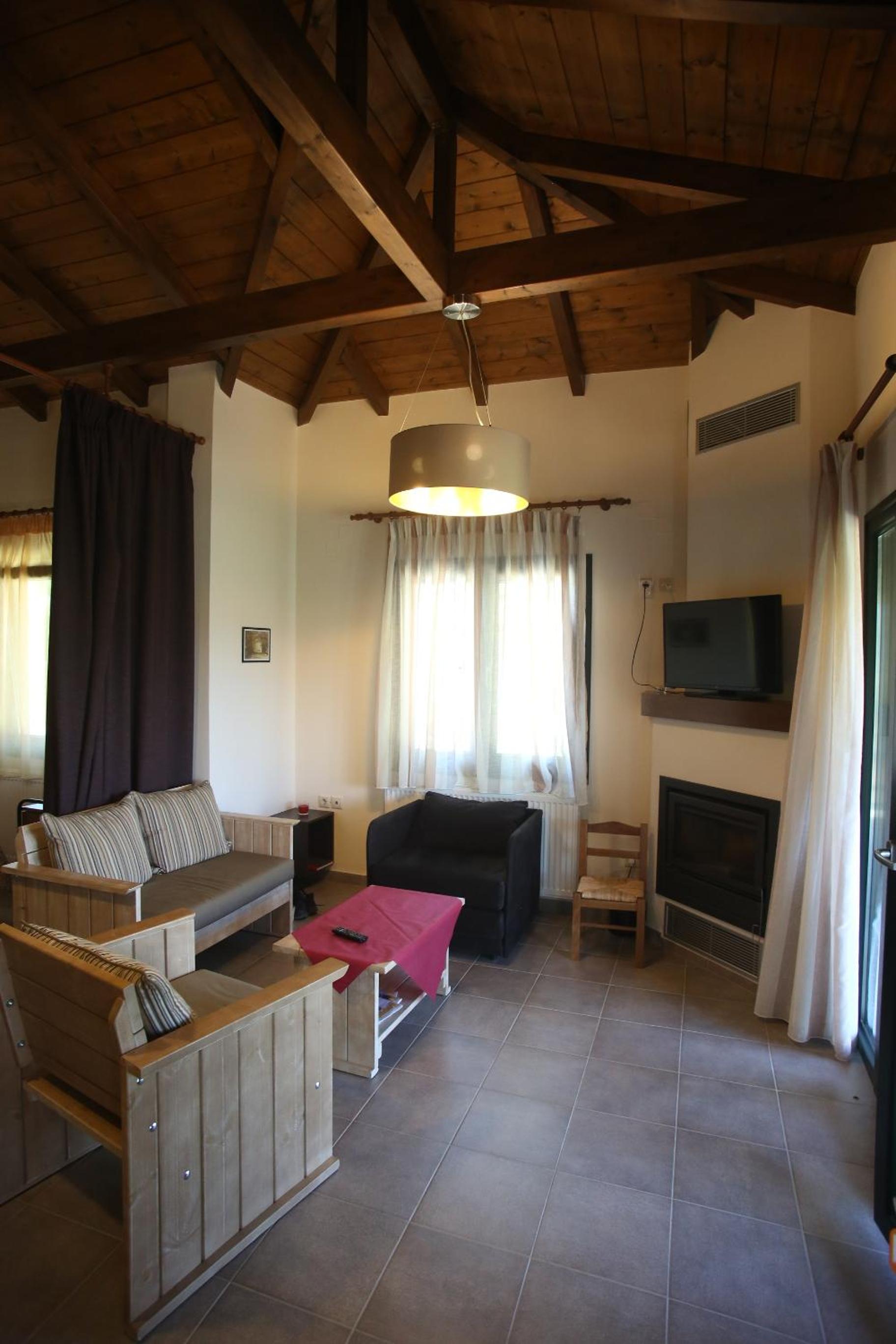 One-Bedroom House - Photo 13