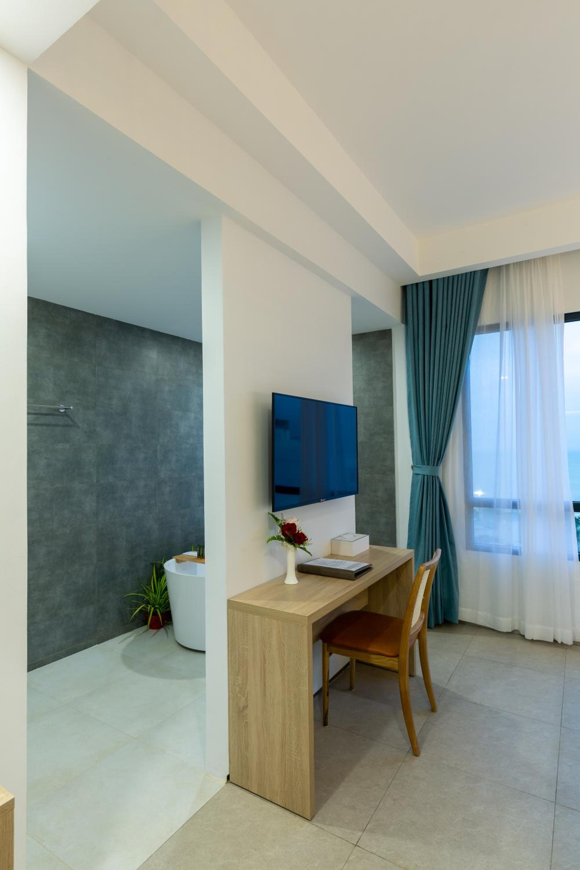 Junior Suite with Ocean View - Photo 3
