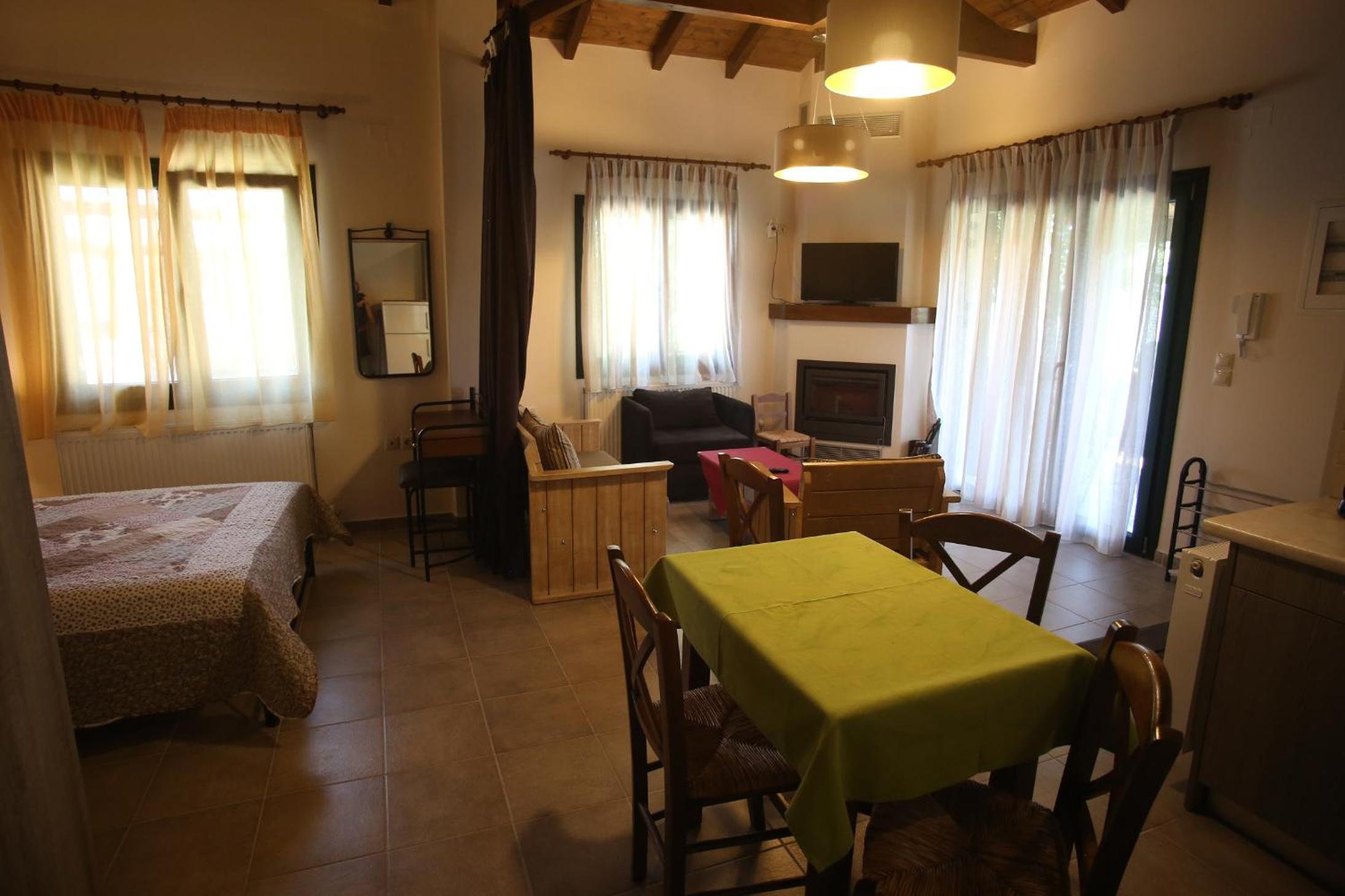 One-Bedroom House - Photo 18