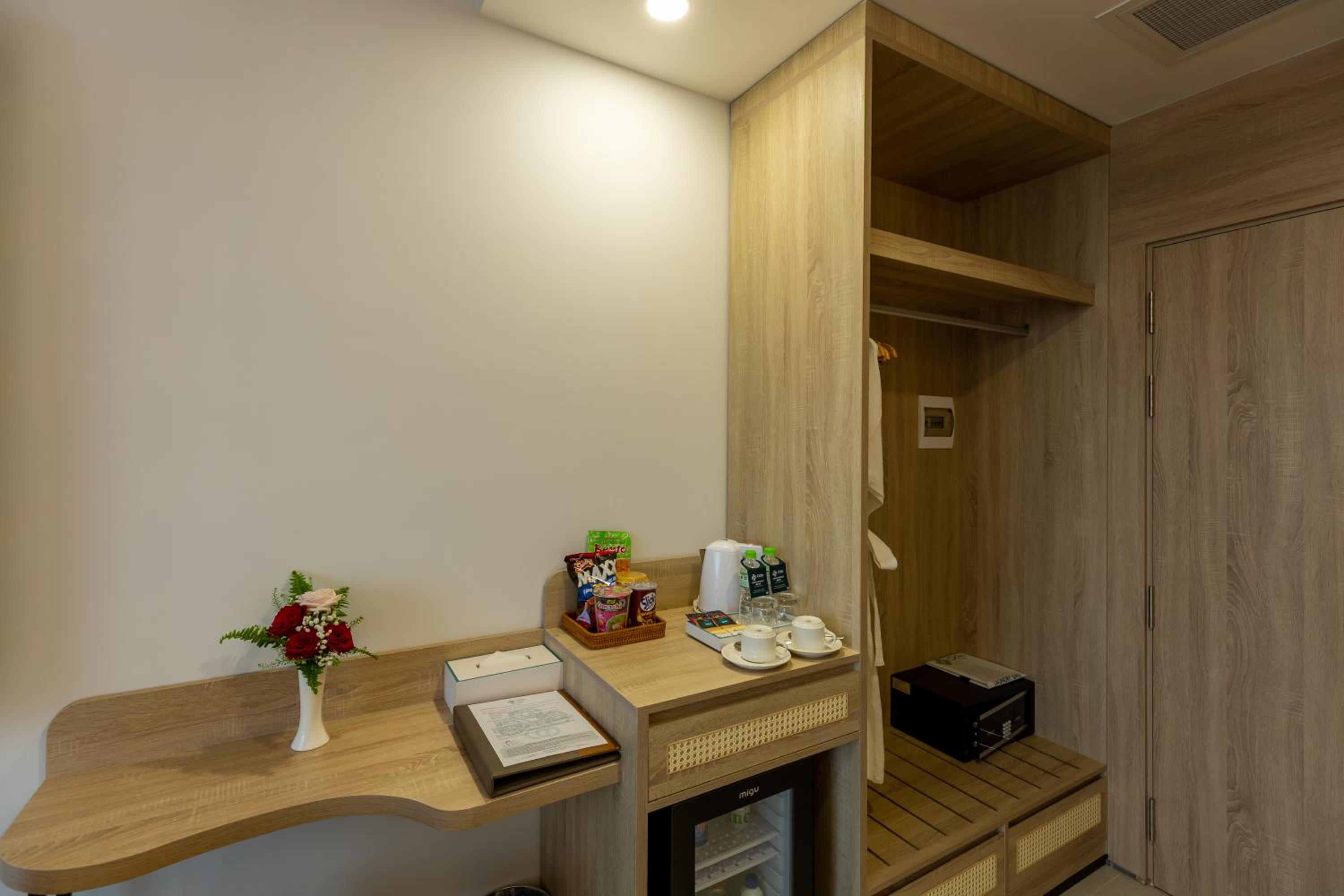 Deluxe Double Room with Sea View - Photo 3