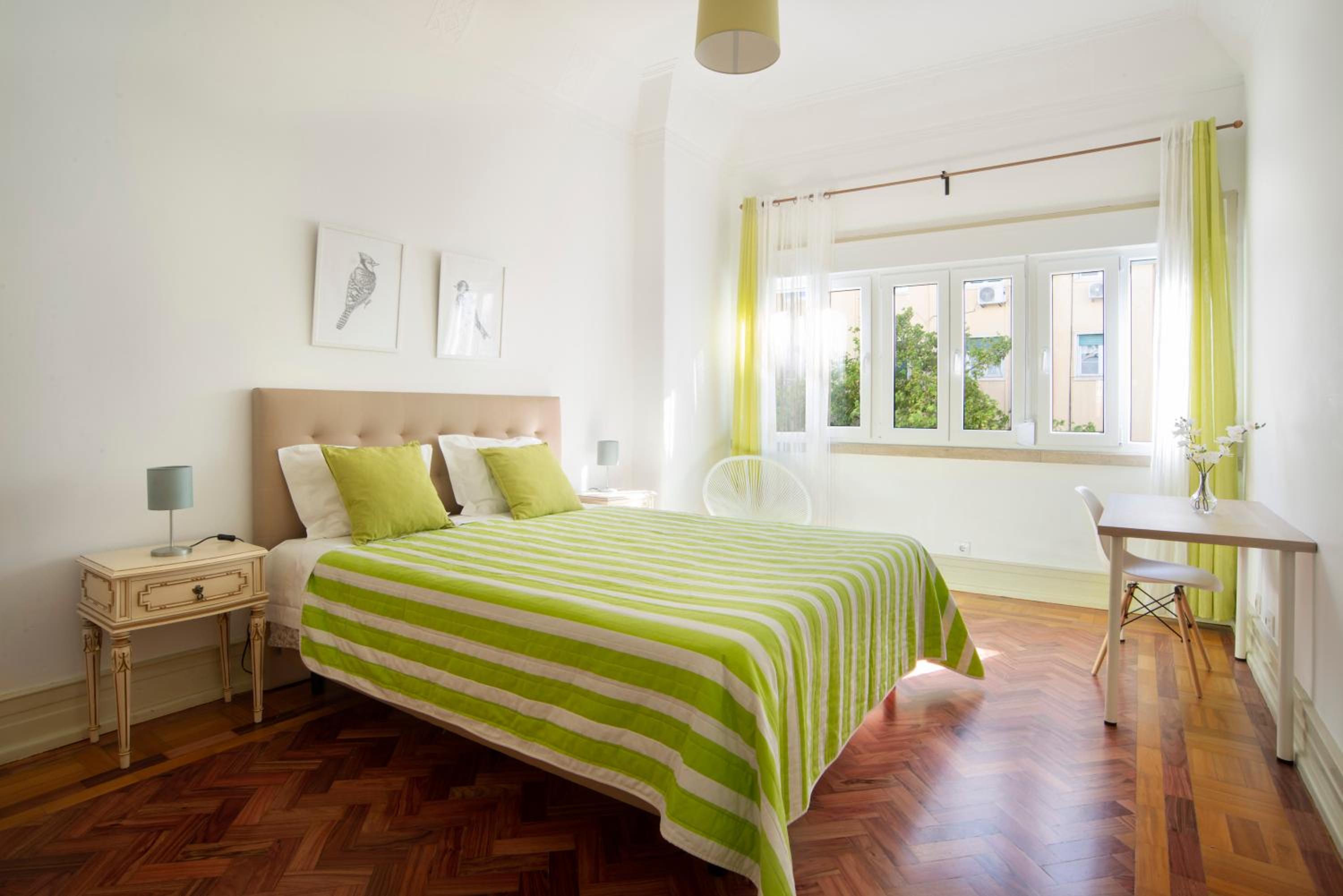 Large Double Room - Photo 1