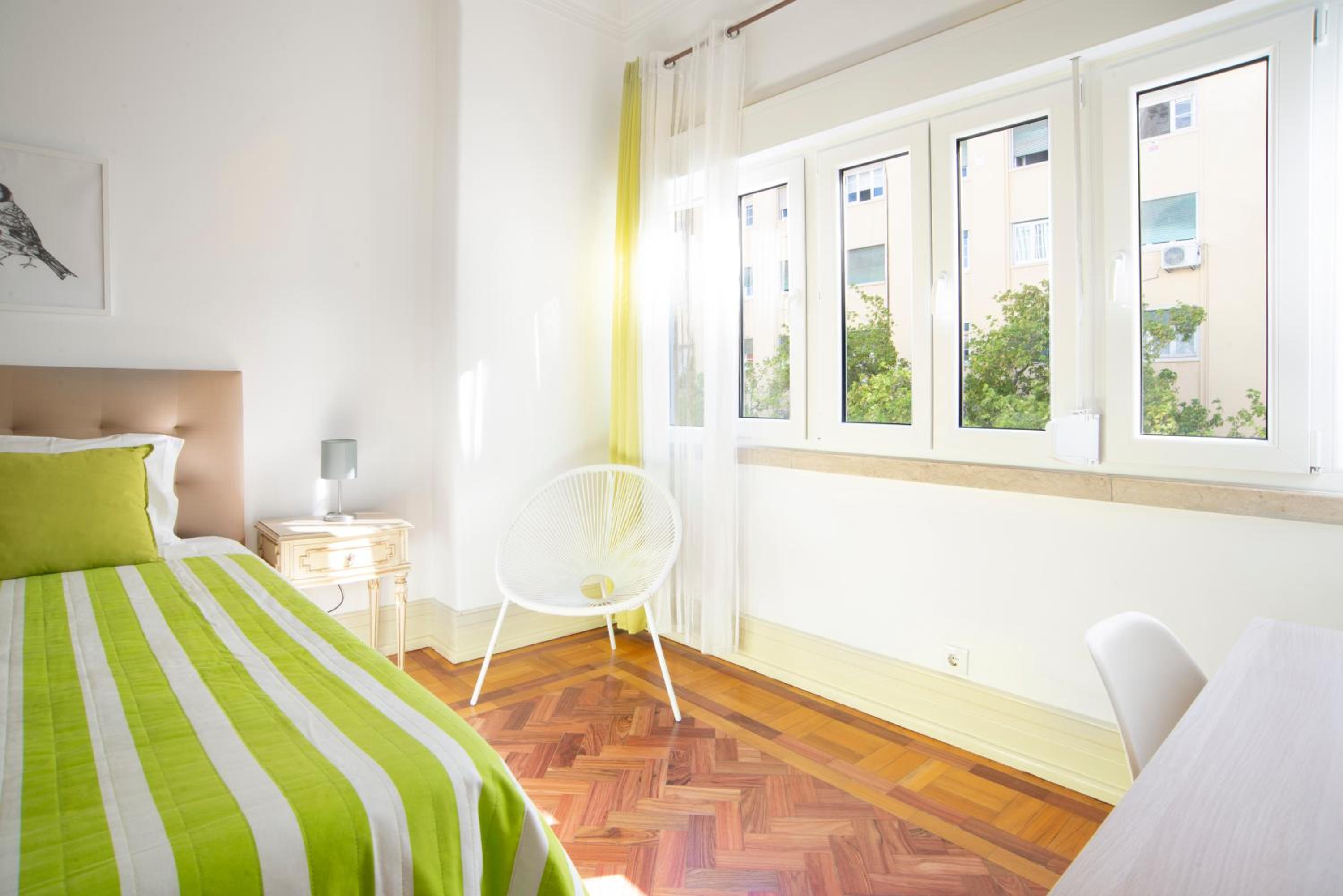Large Double Room - Photo 2