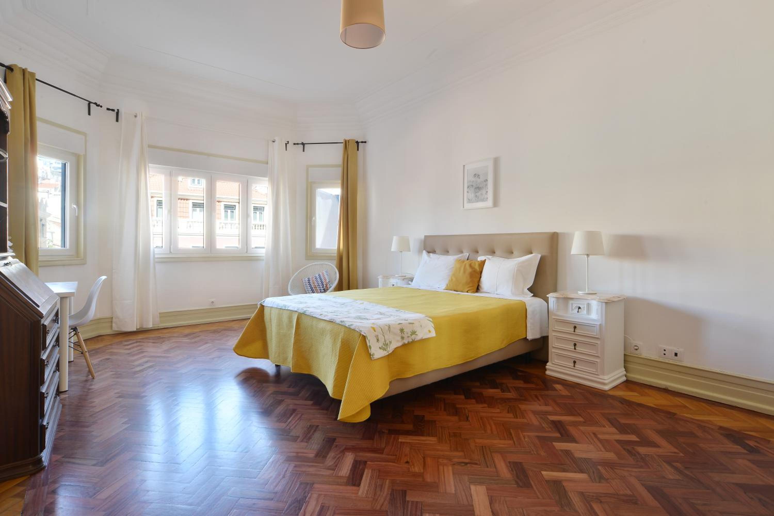 Large Double Room - Photo 1