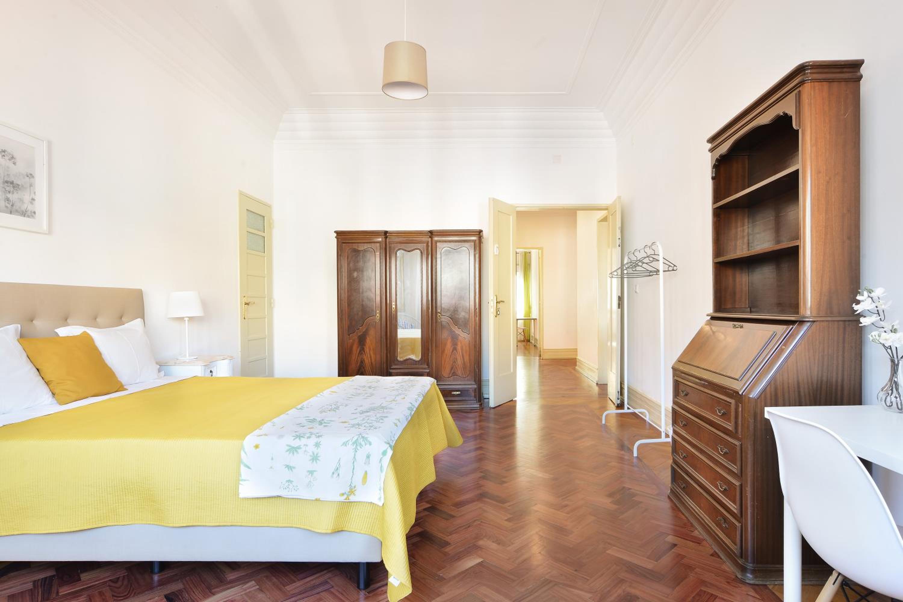 Large Double Room - Photo 2