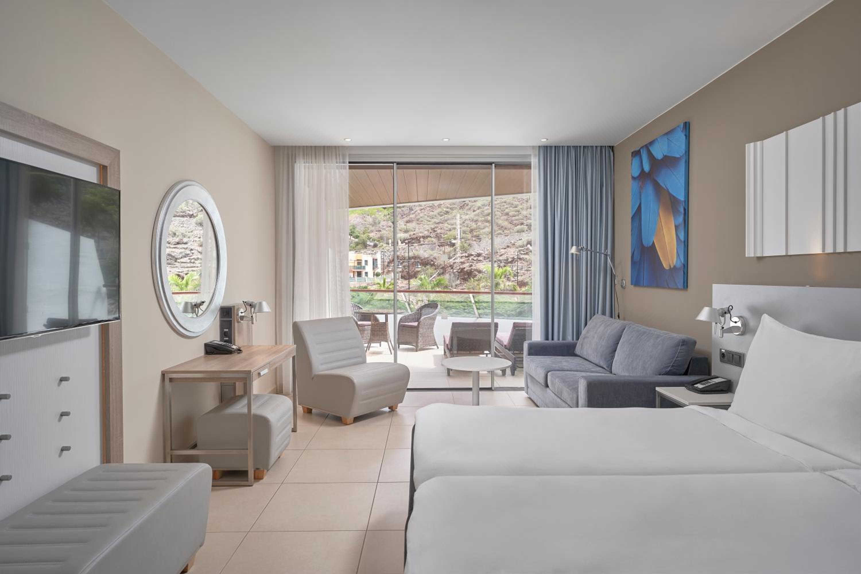 Standard Room with Balcony photo 2