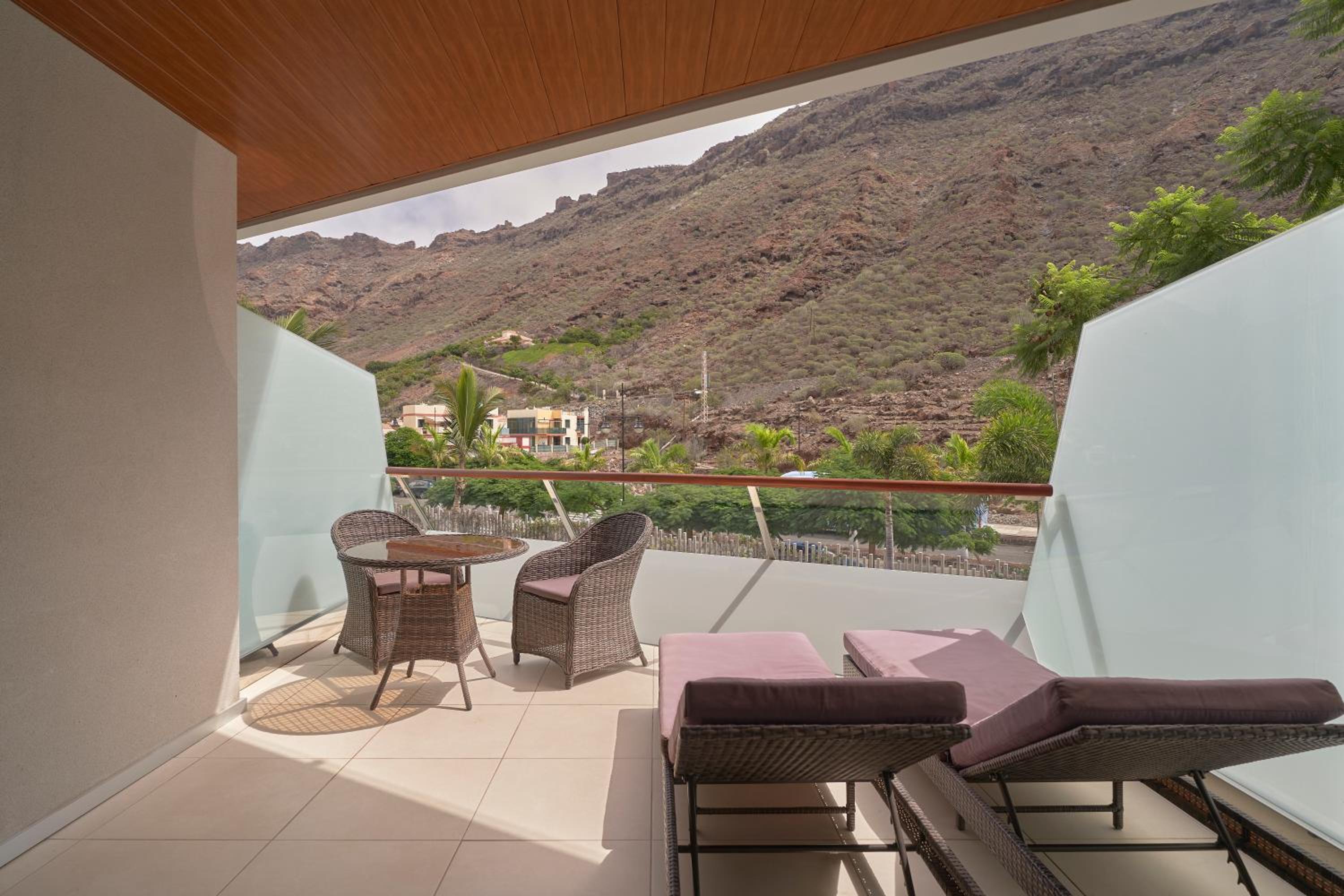 Standard Room with Balcony photo 3