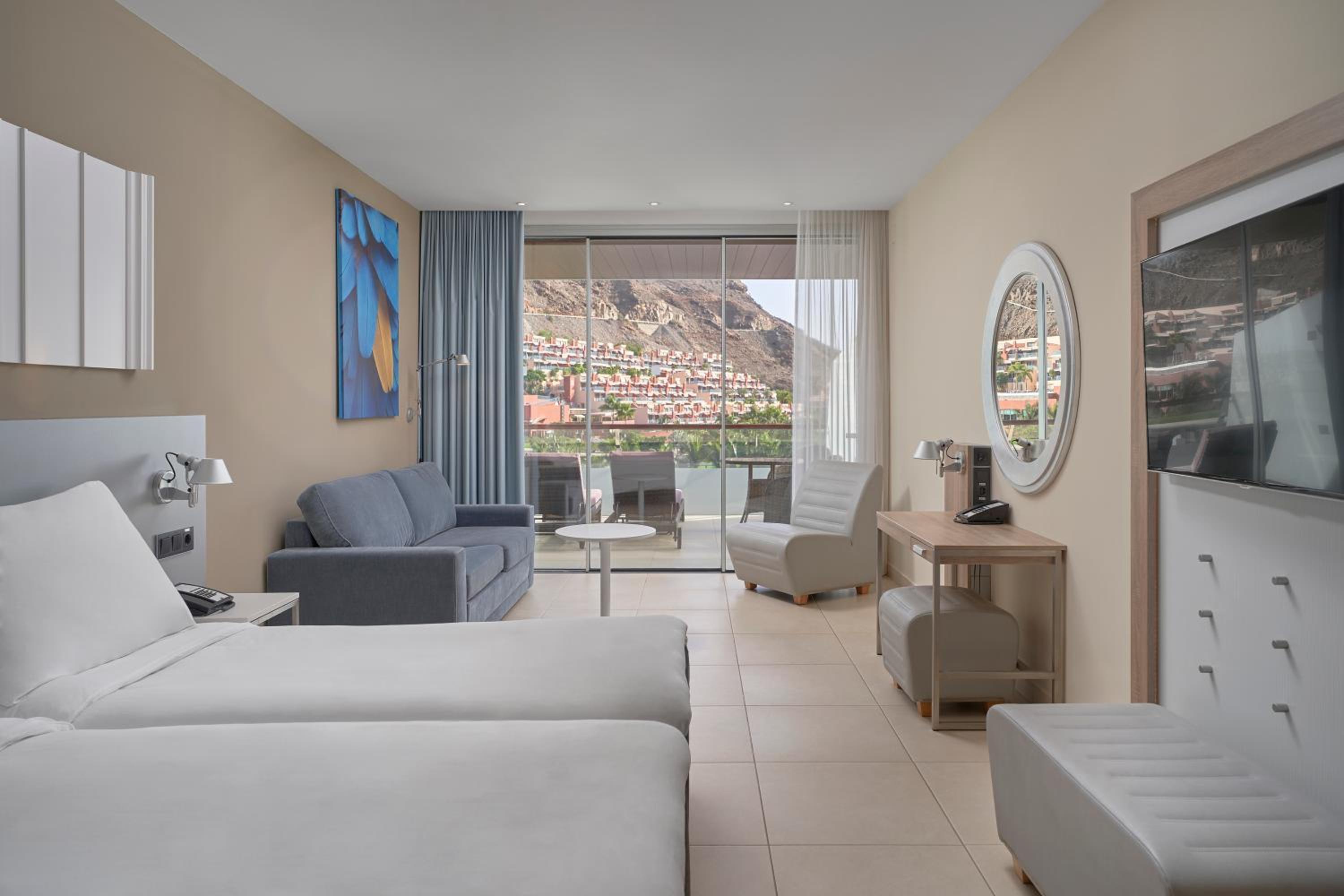 Habitación Premium con Balcón y Vista a la Piscina