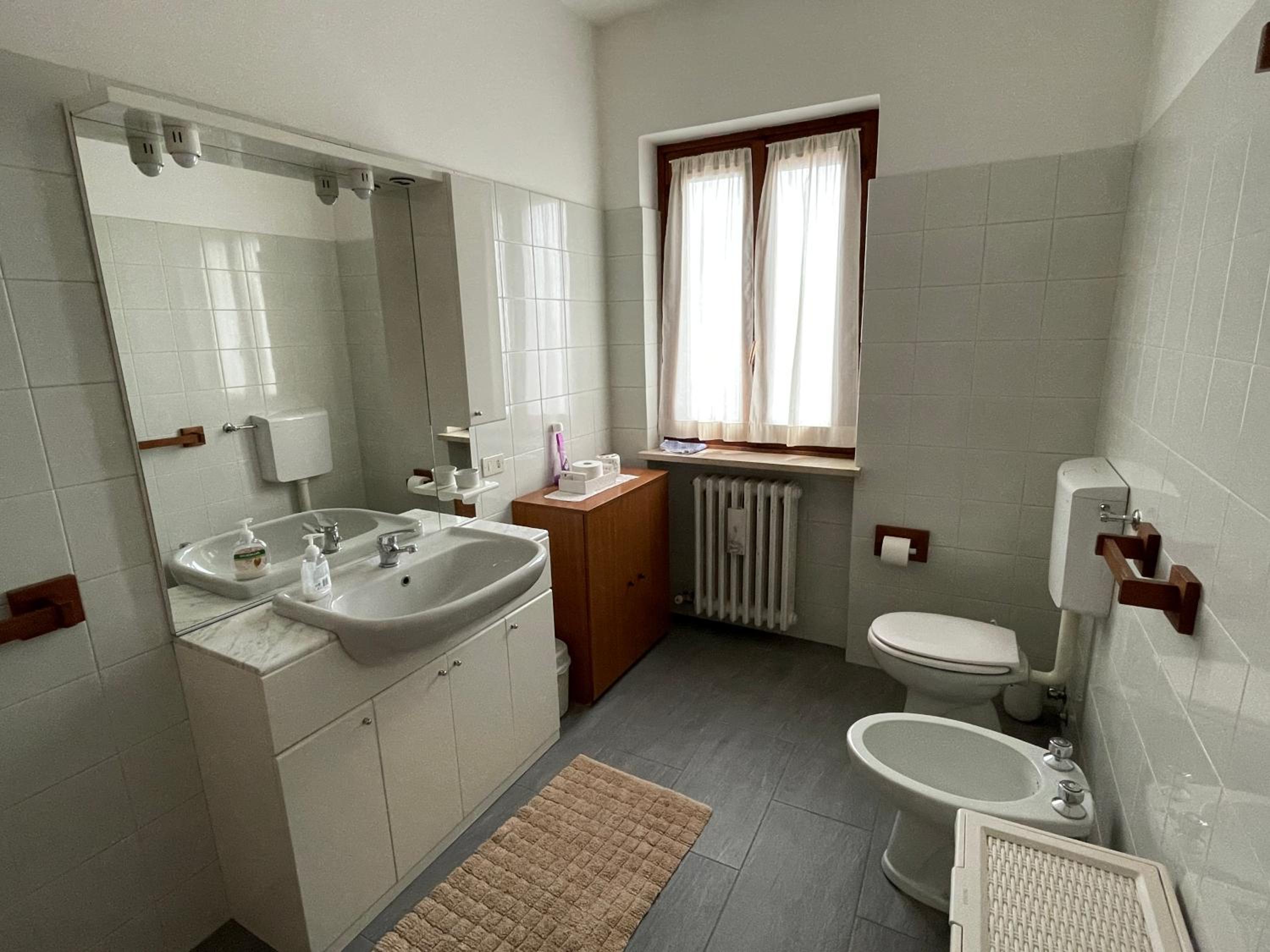 One-Bedroom Apartment - Photo 11