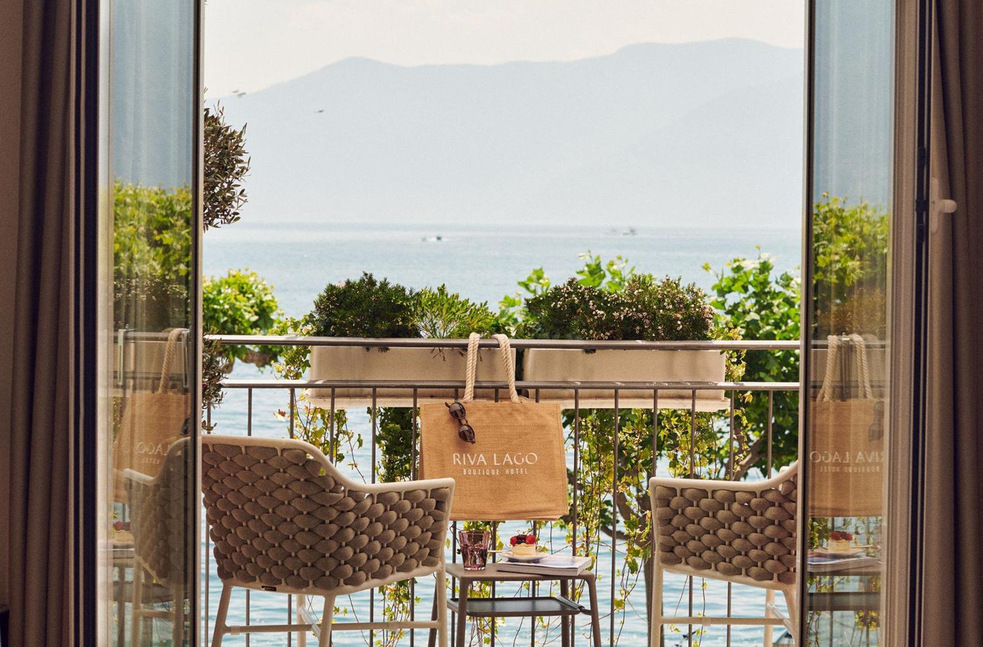Suite with Lake View and Balcony - Photo 8