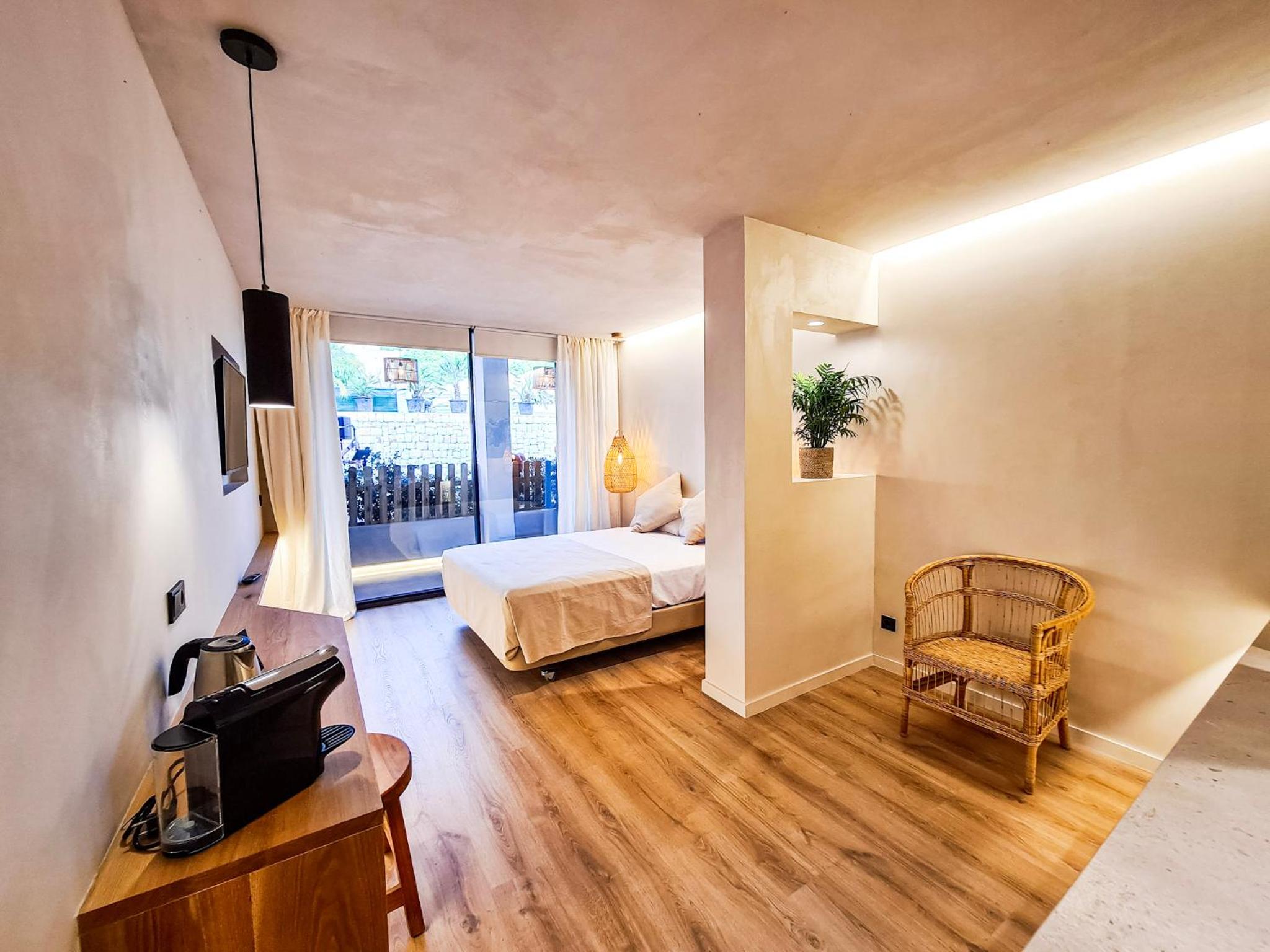 Double or Twin Room - Photo 12