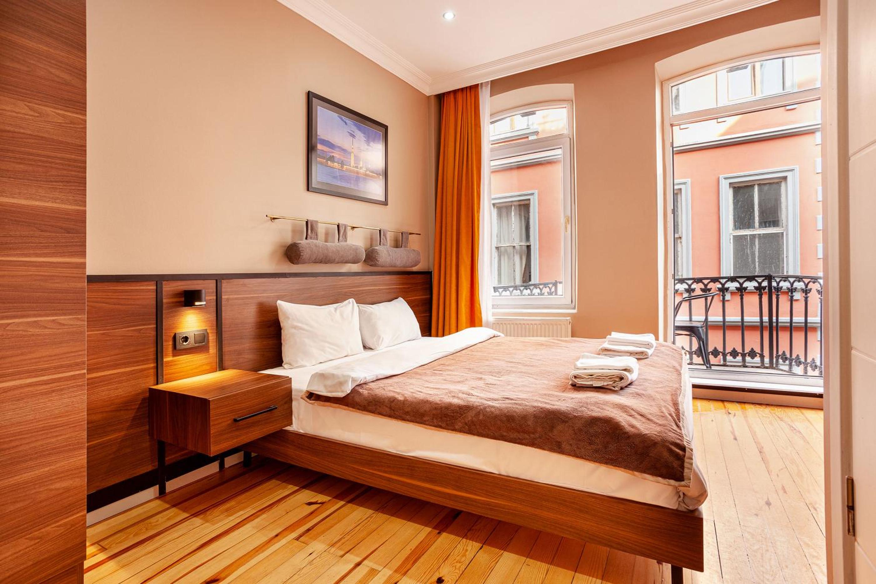 Queen Room with Balcony photo 1