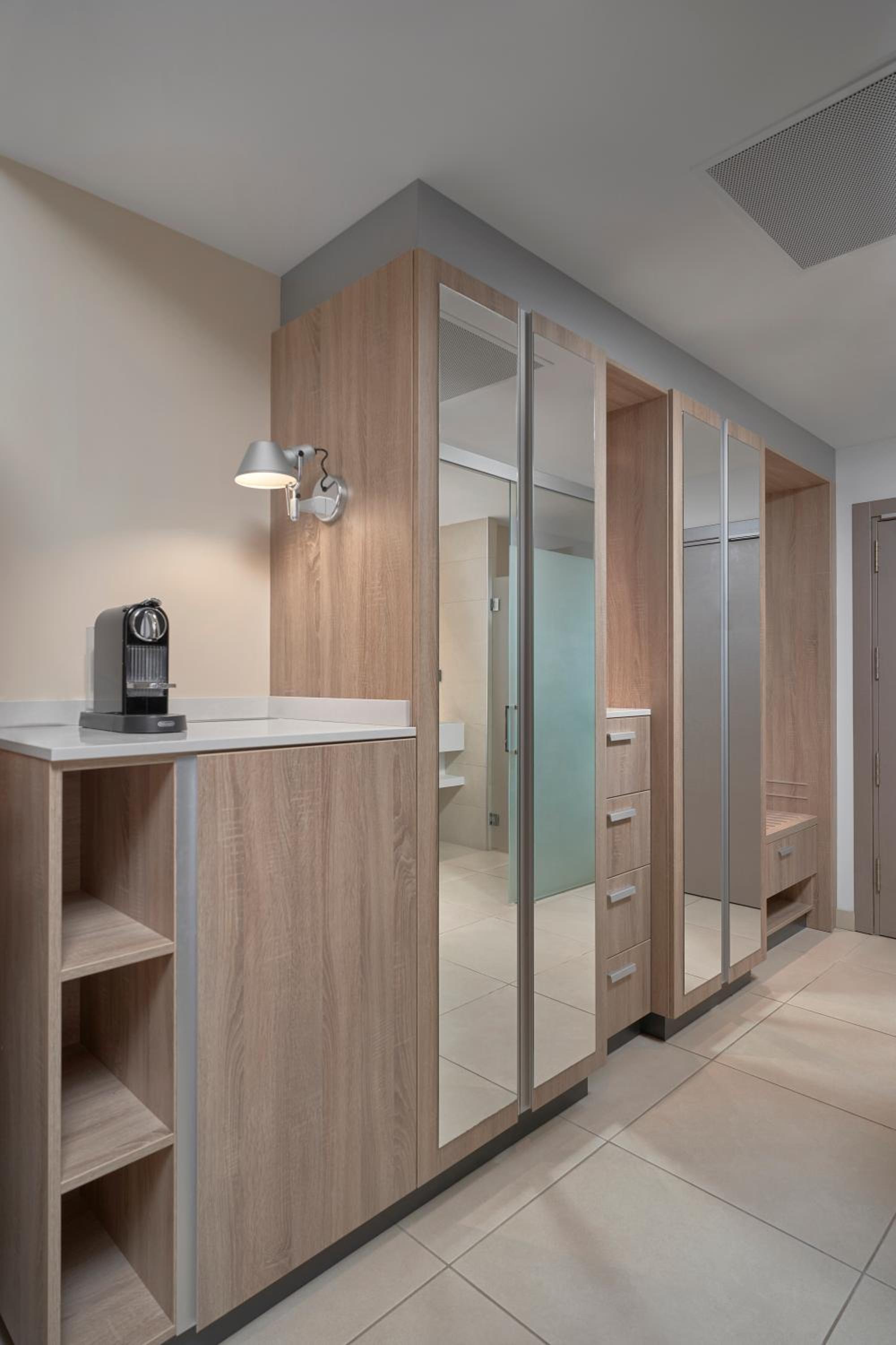 Habitación Premium con Balcón y Vista a la Piscina