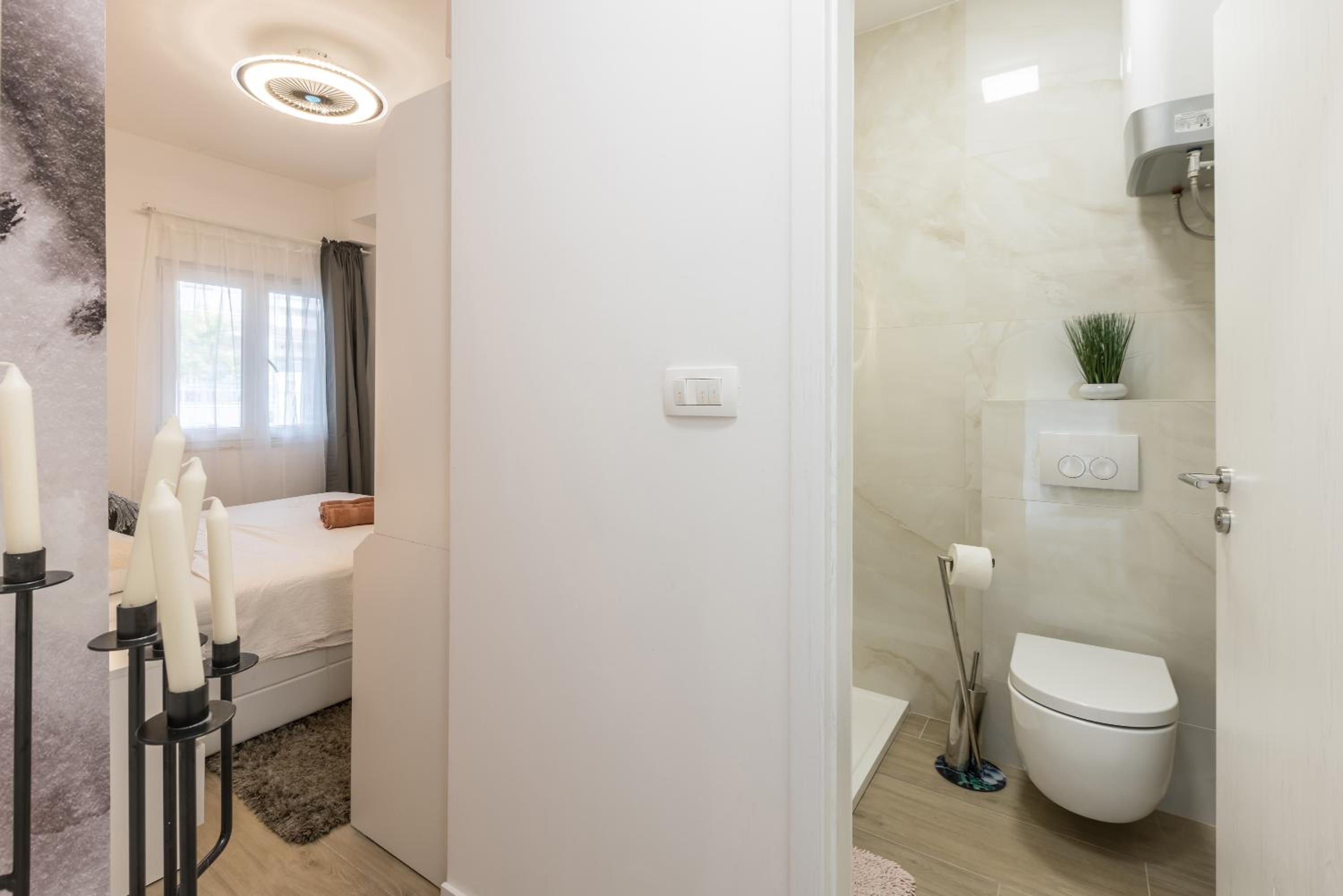 One-Bedroom Apartment photo 2
