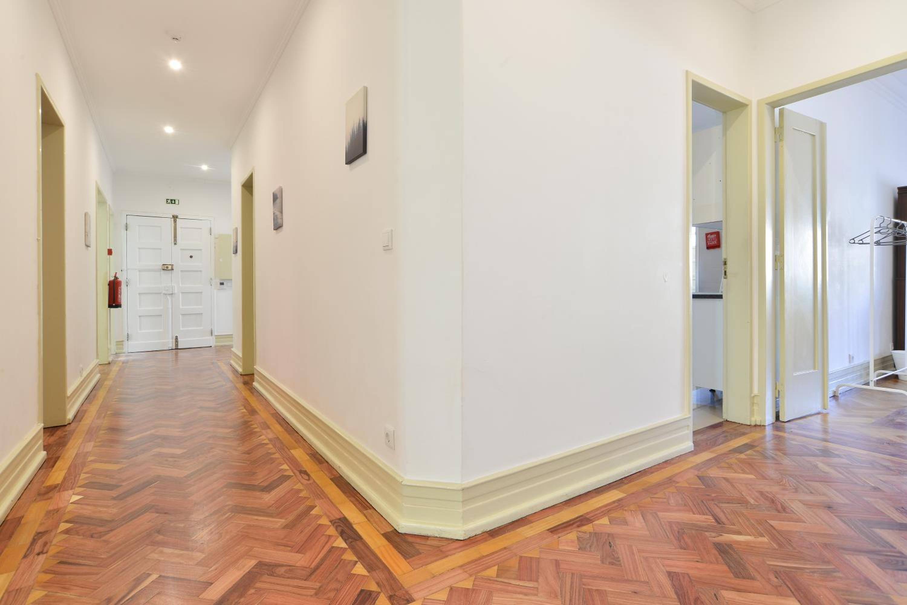 Large Double Room - Photo 5
