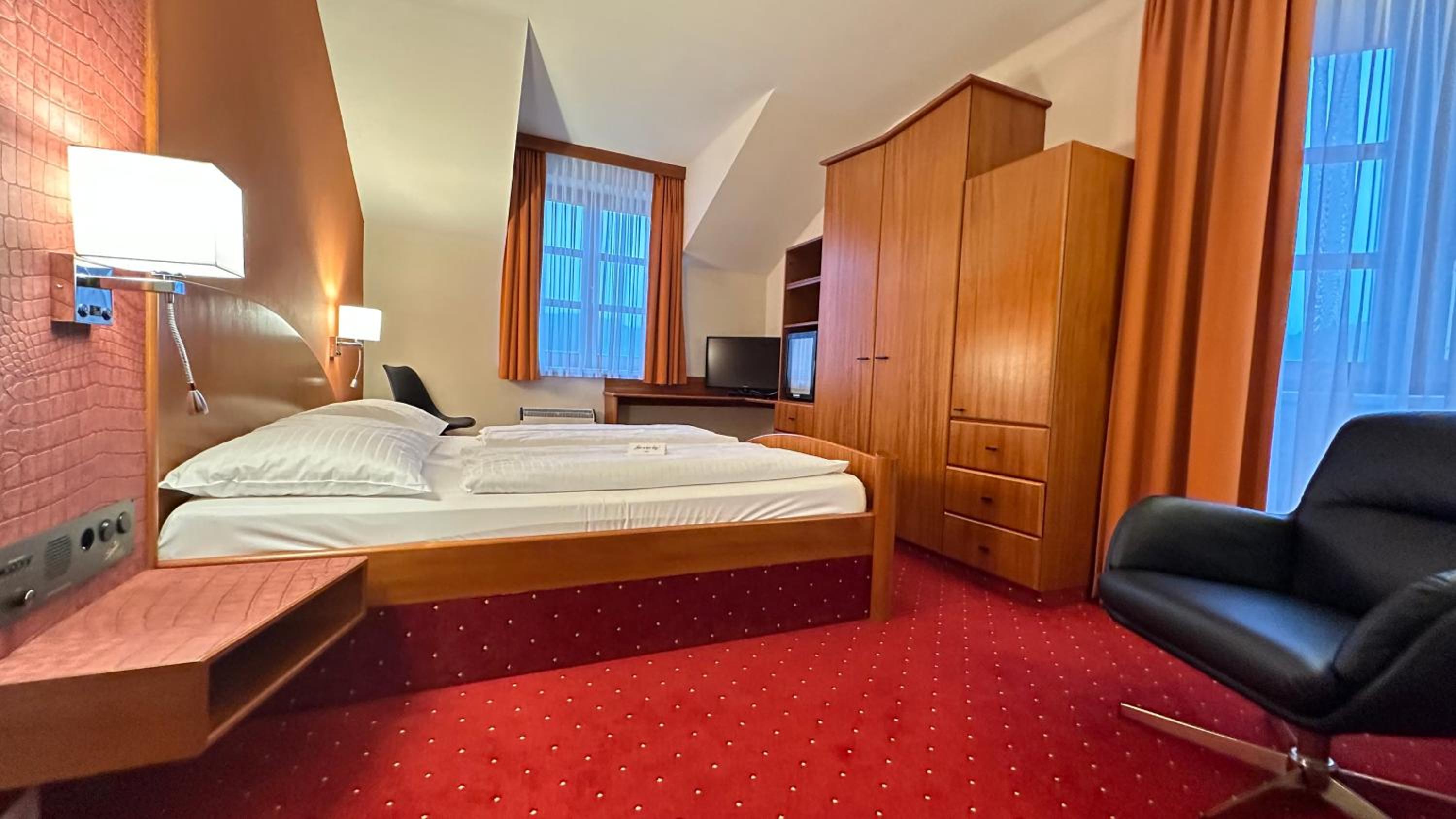 2 Double Rooms with Interconnecting Door