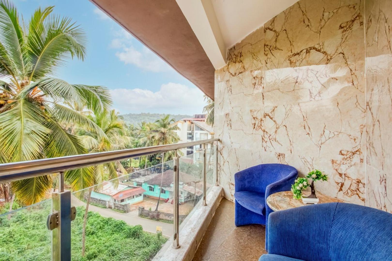 Family Room with Private Balcony - Photo 2