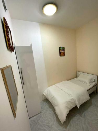 Single Room with Shared Bathroom photo 3