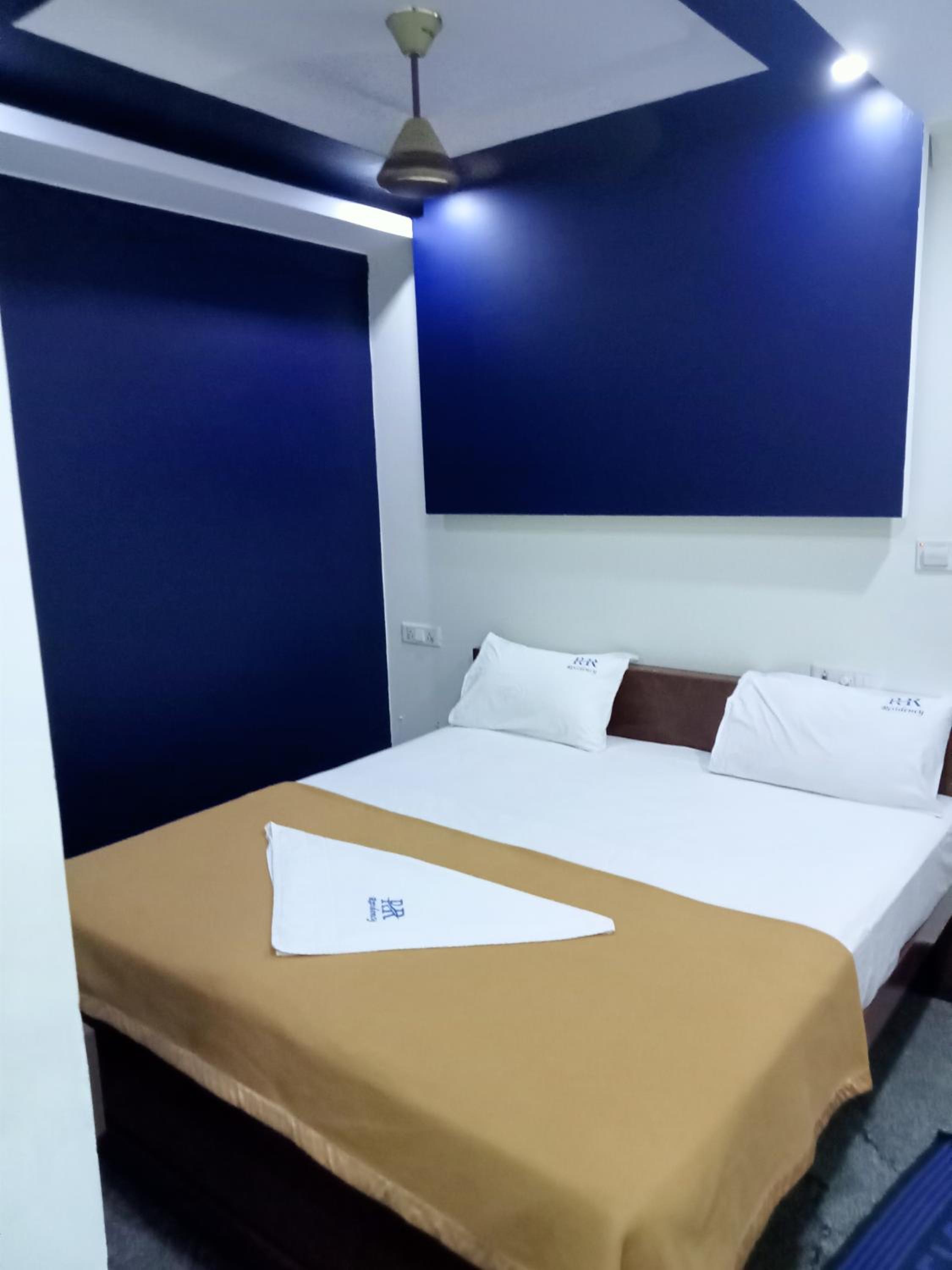 Budget Double Room photo 2