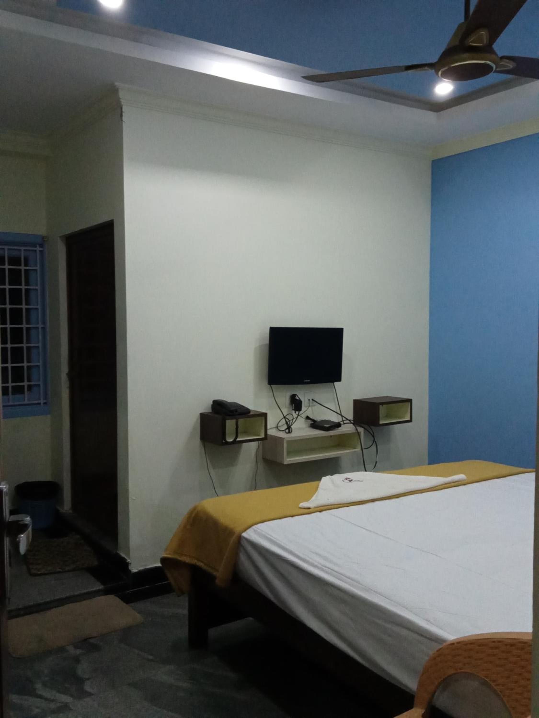 Budget Double Room photo 3