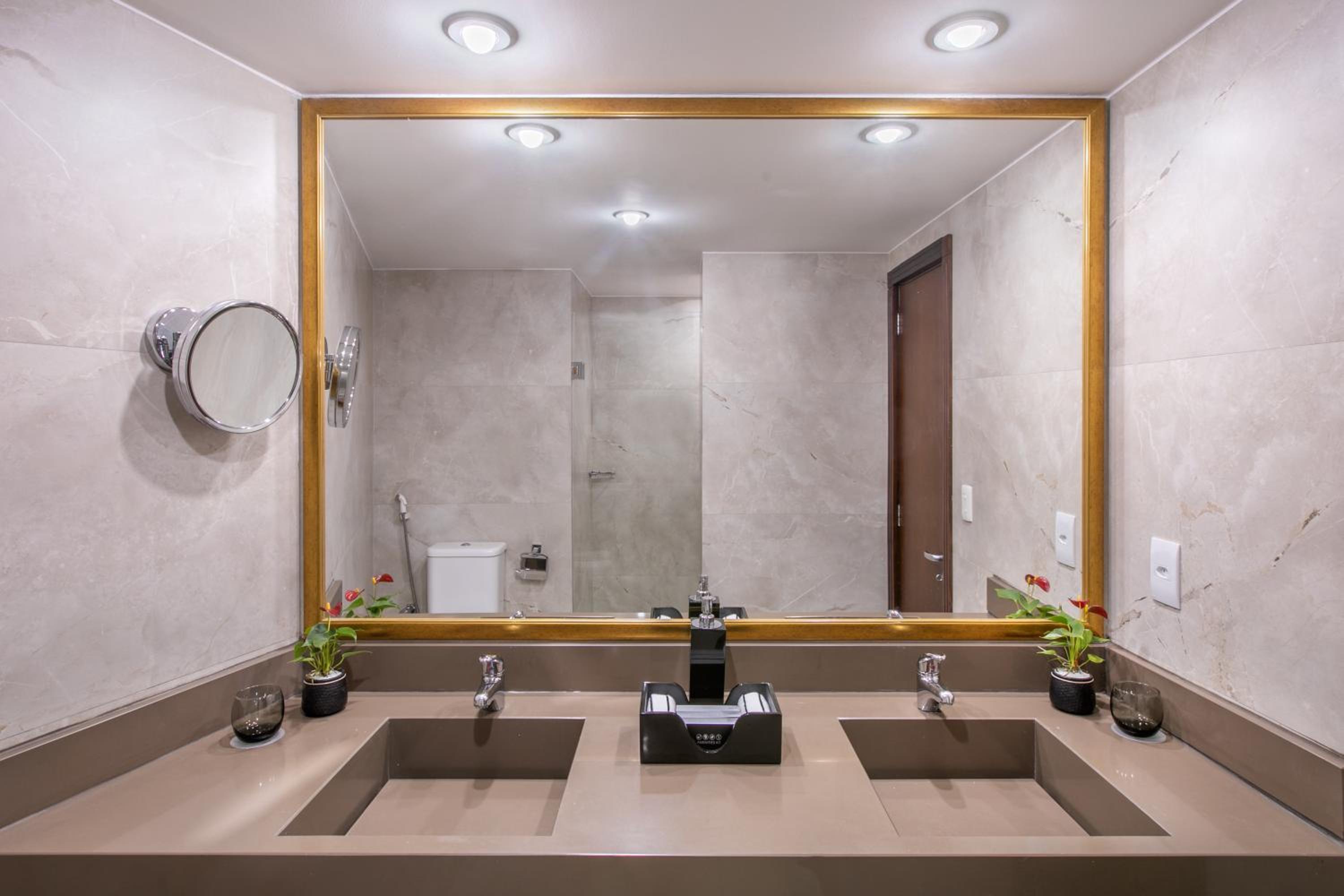 The Level Grand Suite with Executive Lounge Access thumbnail 6