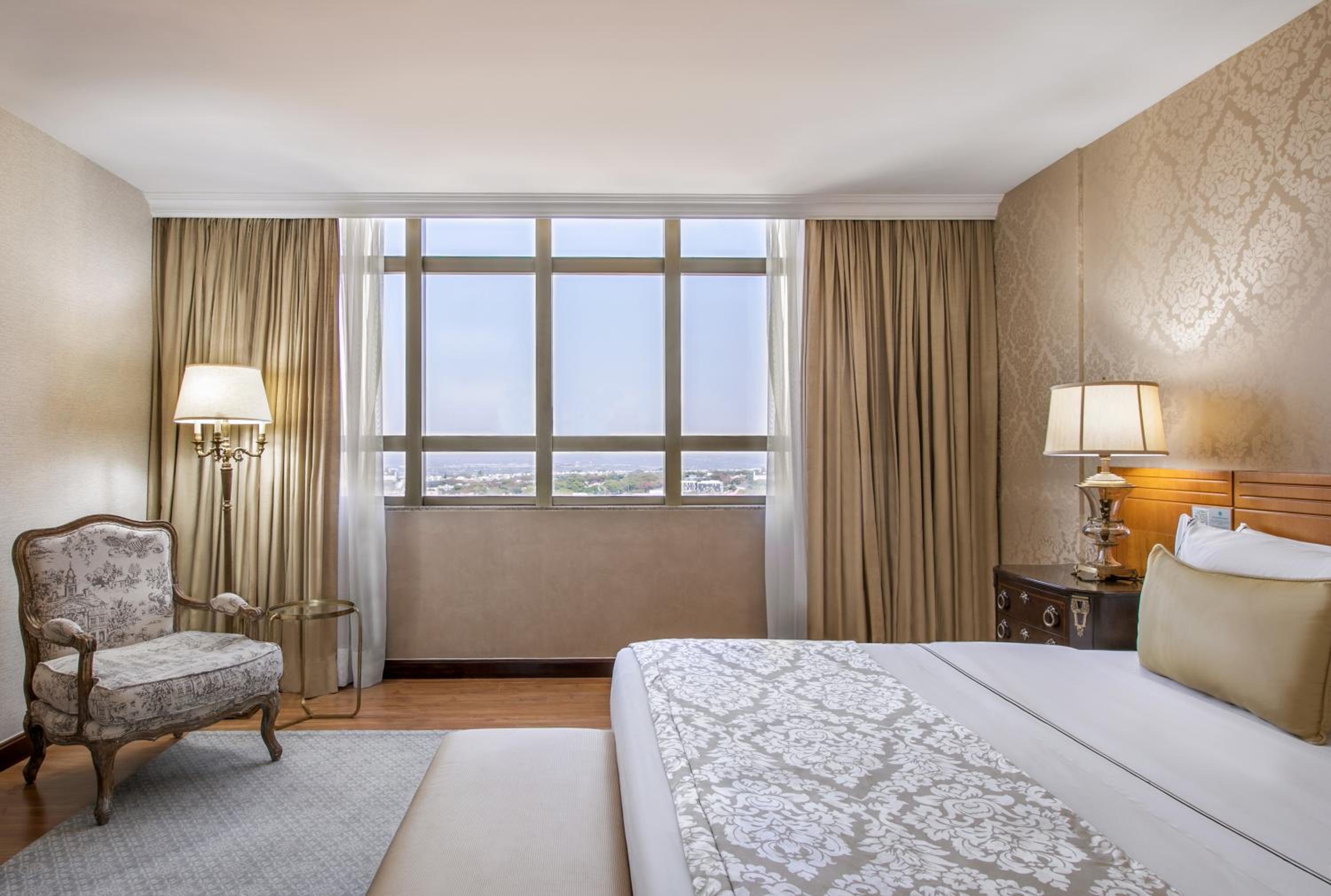 The Level Grand Suite with Executive Lounge Access