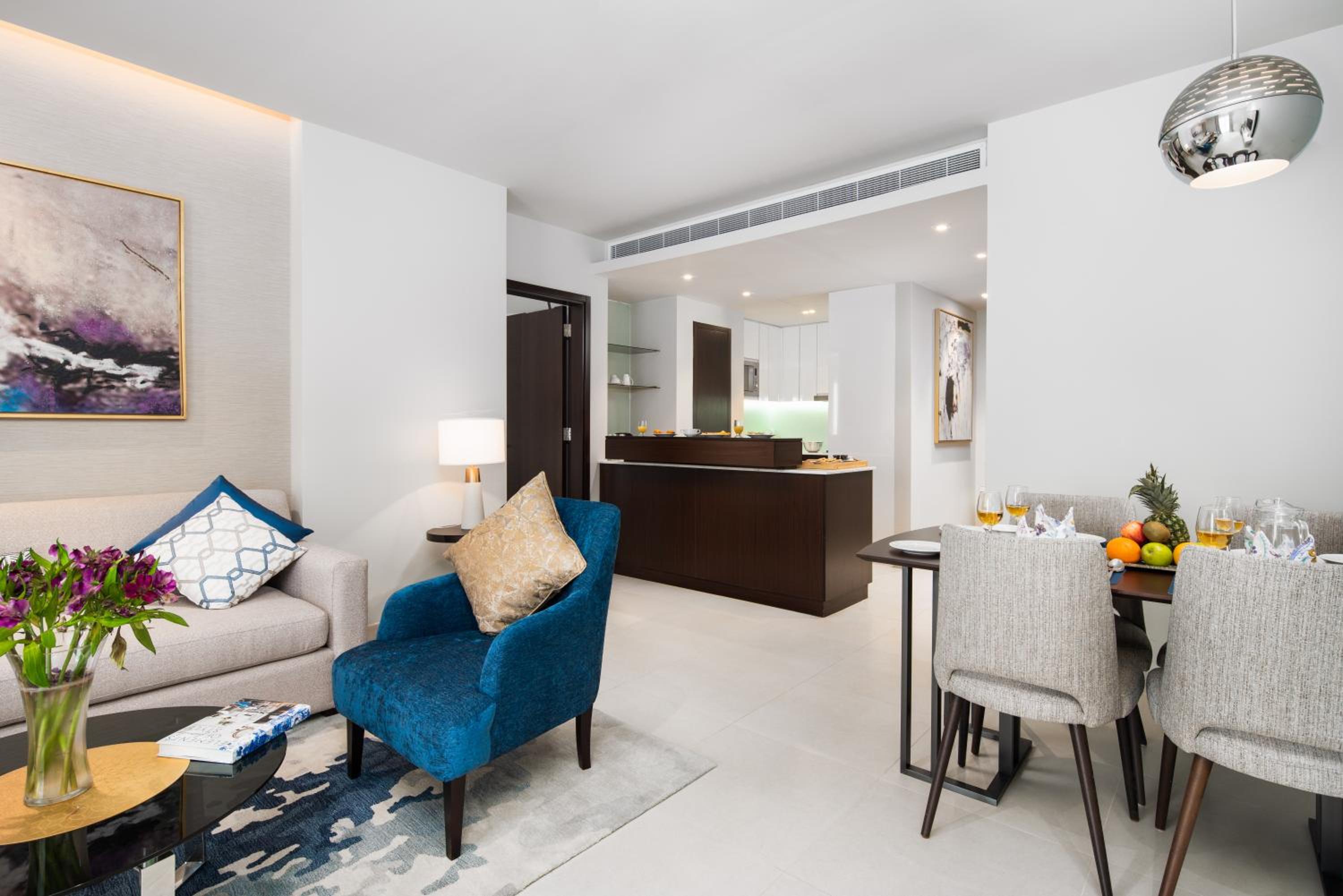 One-Bedroom Premier - Photo 3