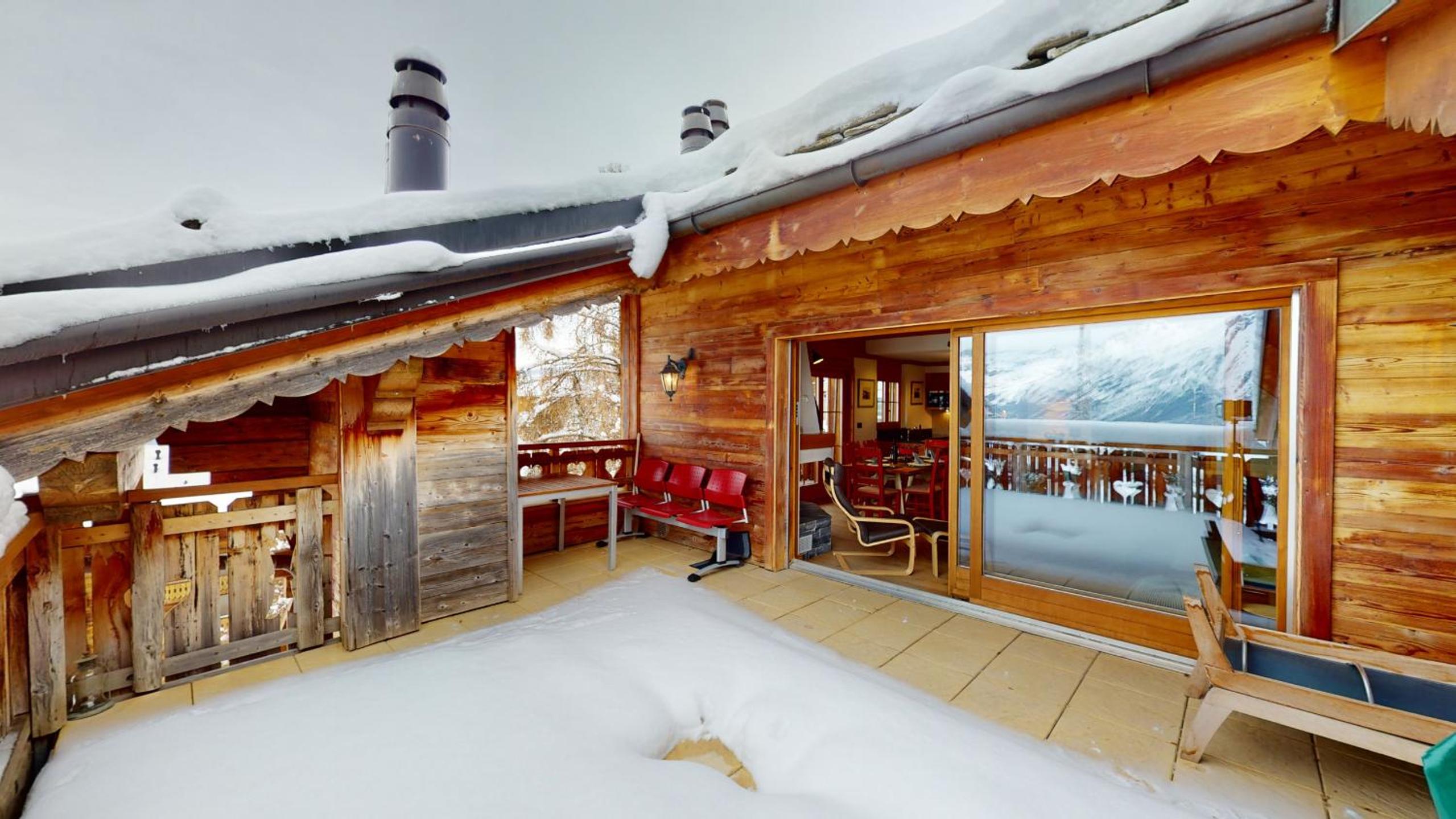 Apartment with Mountain View photo 3