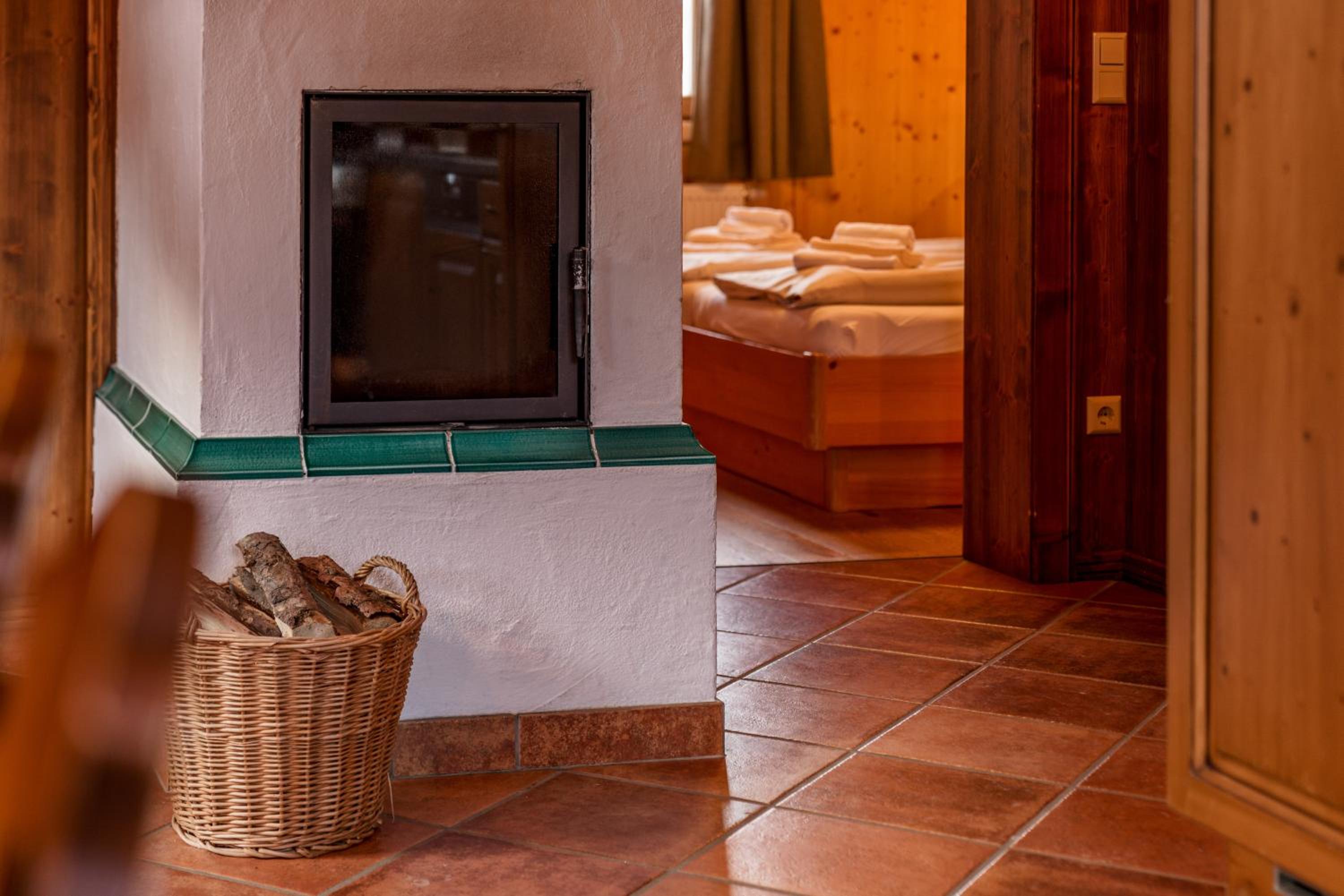 Two-Bedroom Chalet "Jagahuettl"
