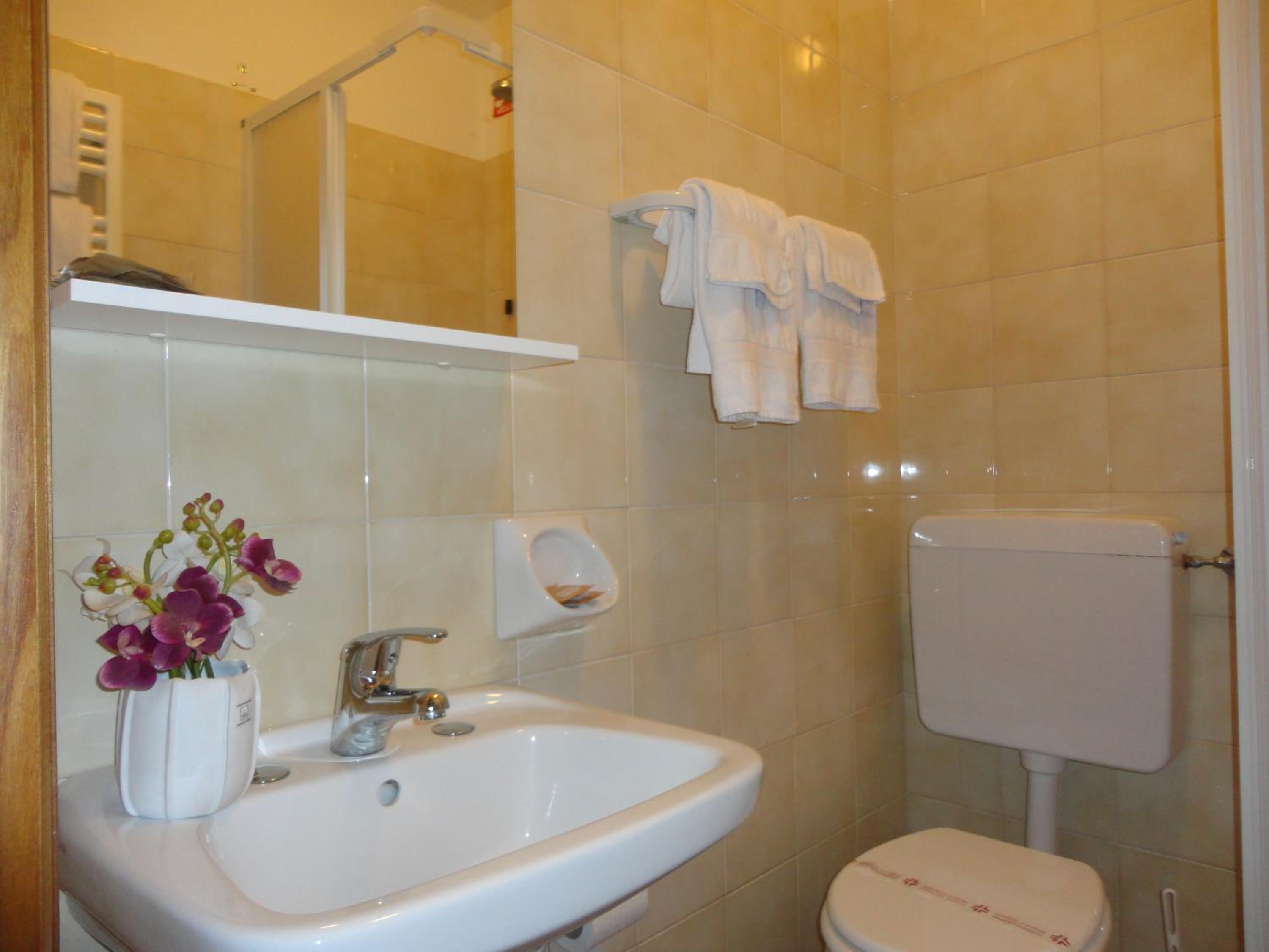 Double Room with Garden View - Photo 4