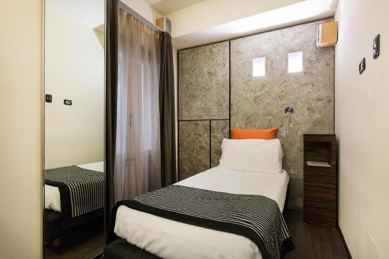 Single Room - Photo 1