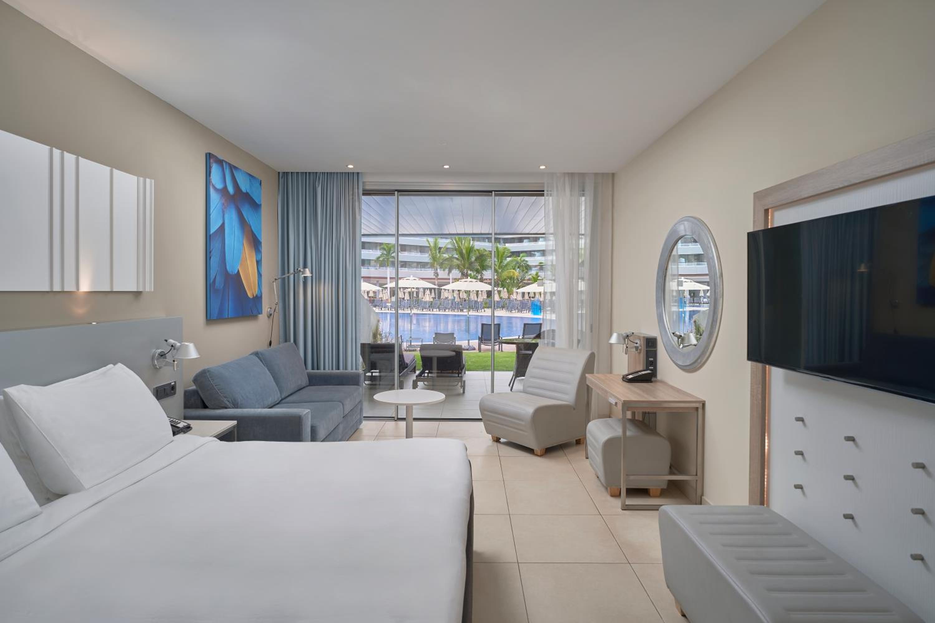Habitación Superior con Acceso a la Piscina