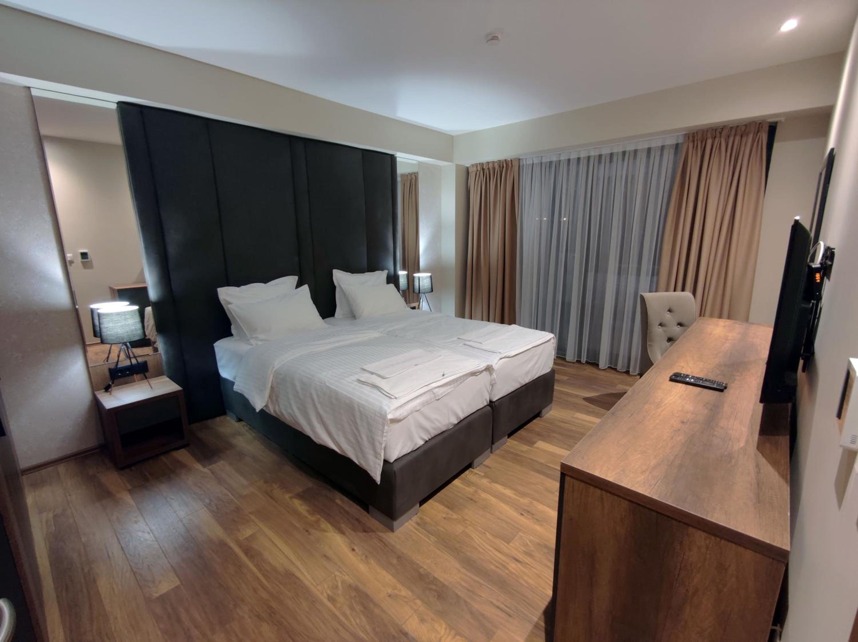 Deluxe Junior Suite photo 3