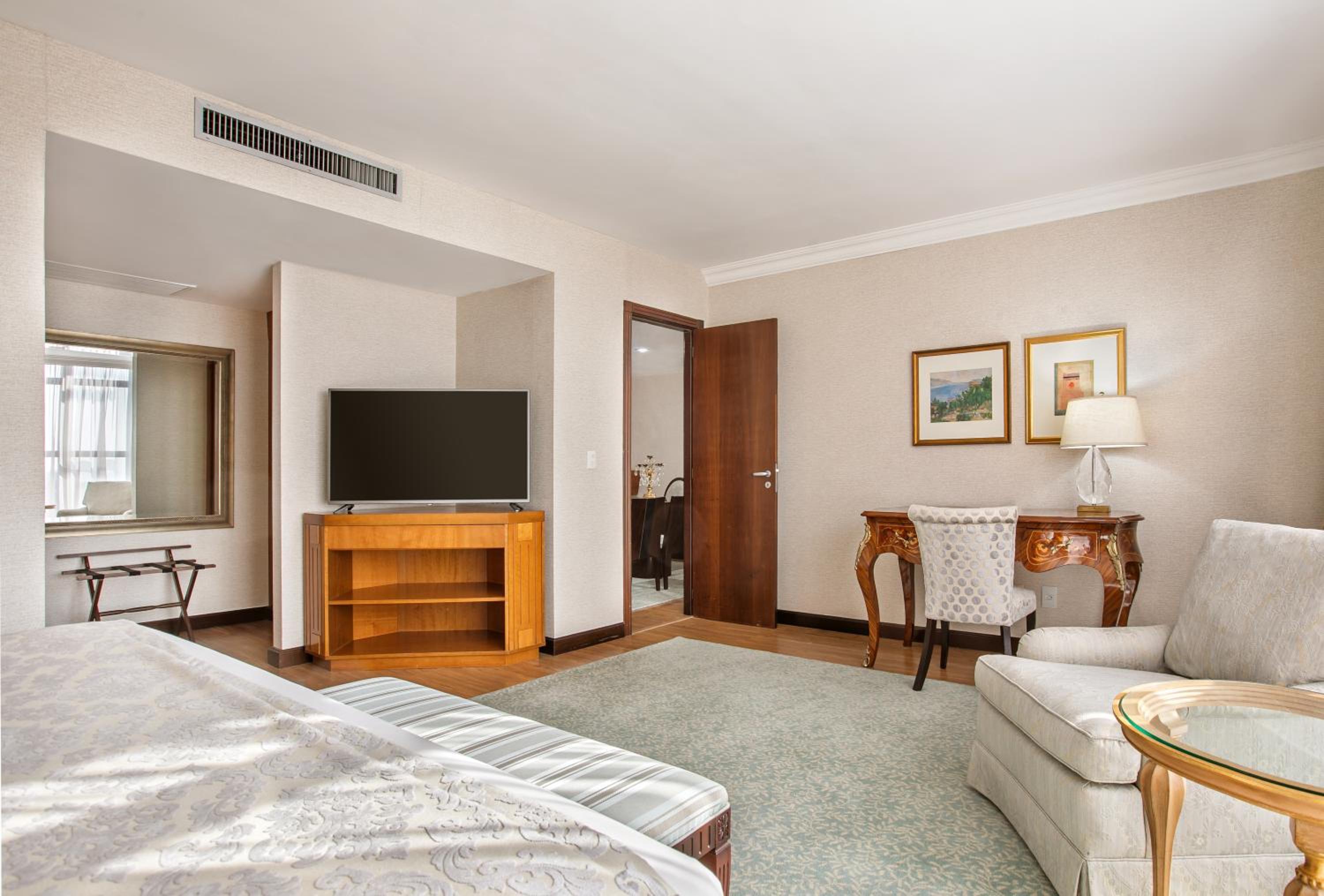 The Level Presidential Suite with Executive Lounge Access