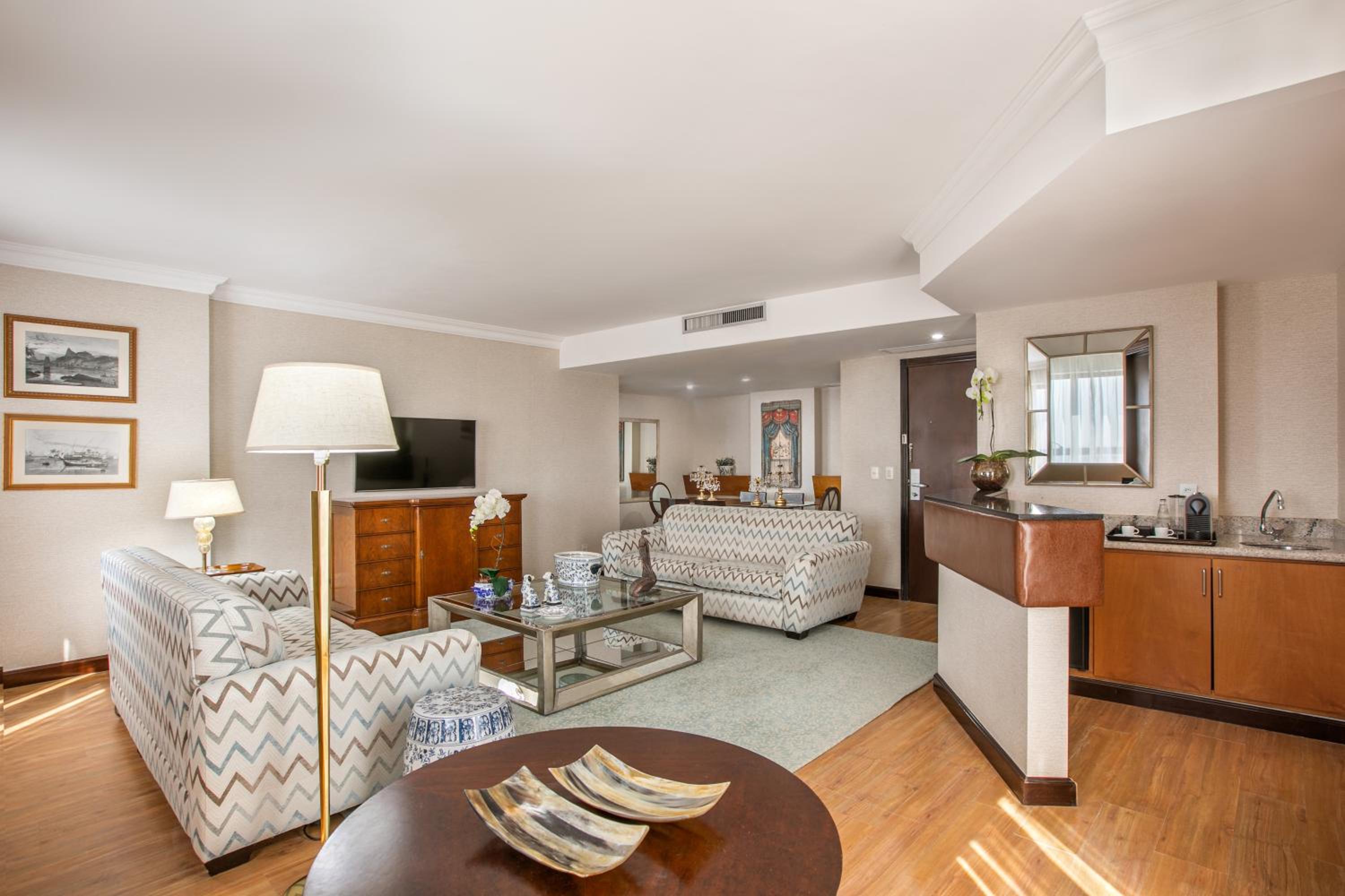 The Level Presidential Suite with Executive Lounge Access thumbnail 5
