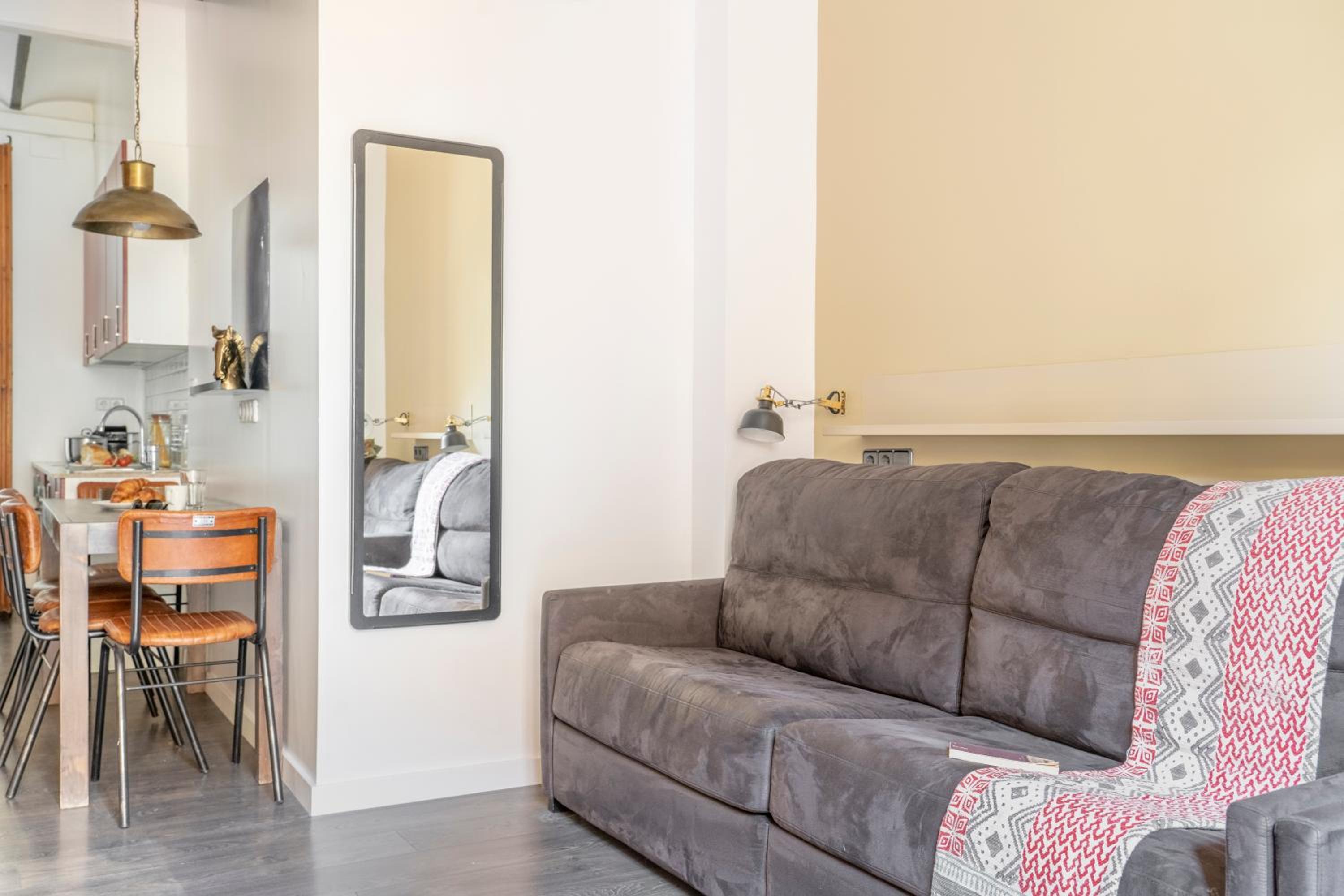 One-Bedroom Apartment photo 3