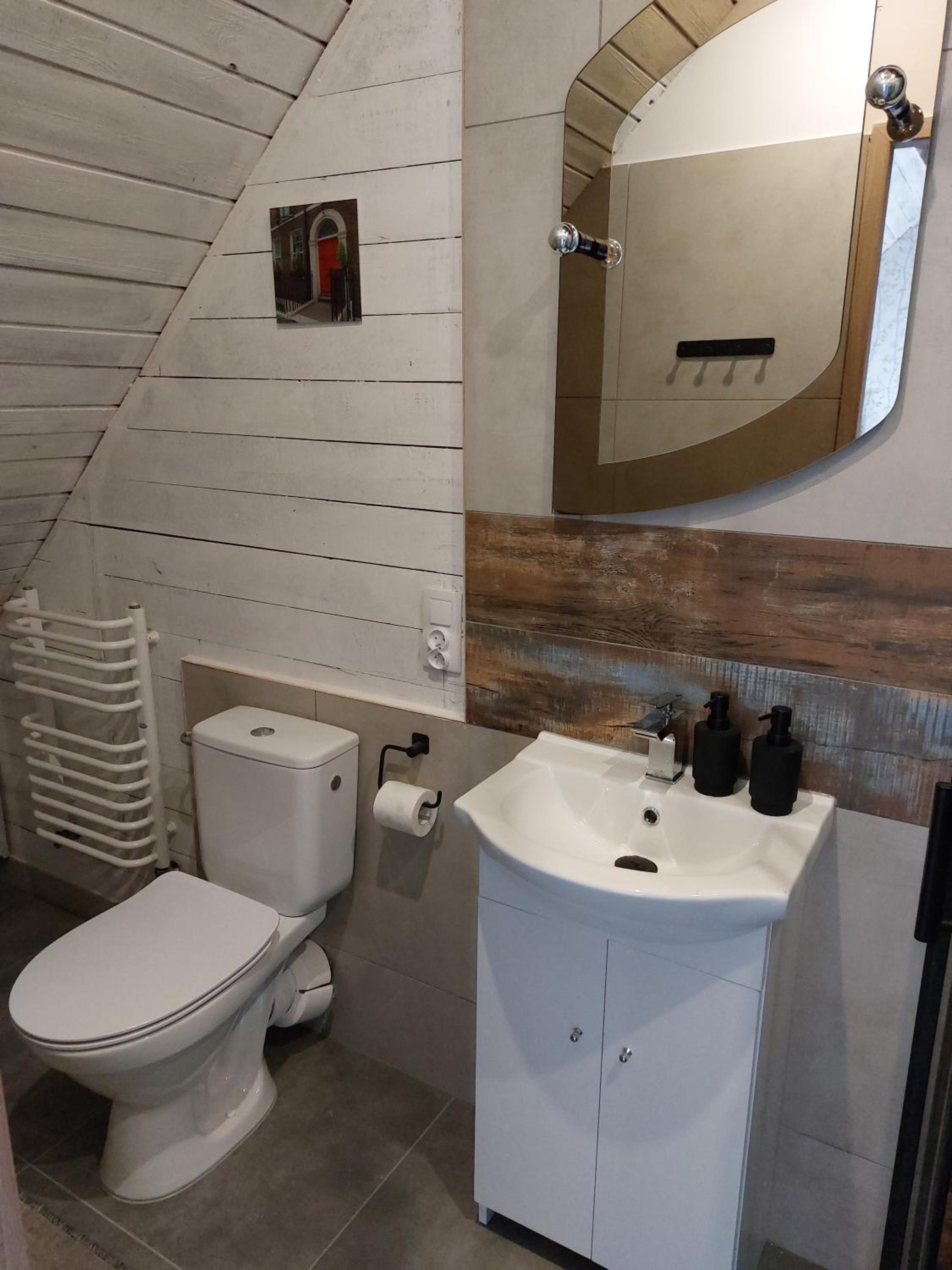 Double Room with Private Bathroom - Photo 8