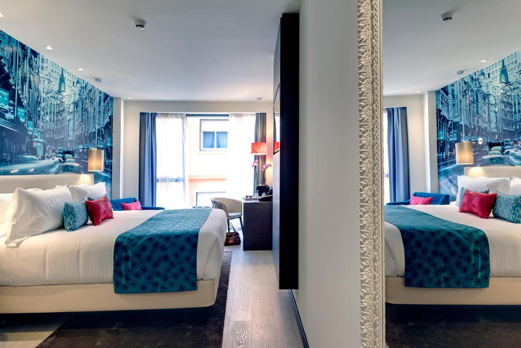 Premium Queen Room thumbnail 5