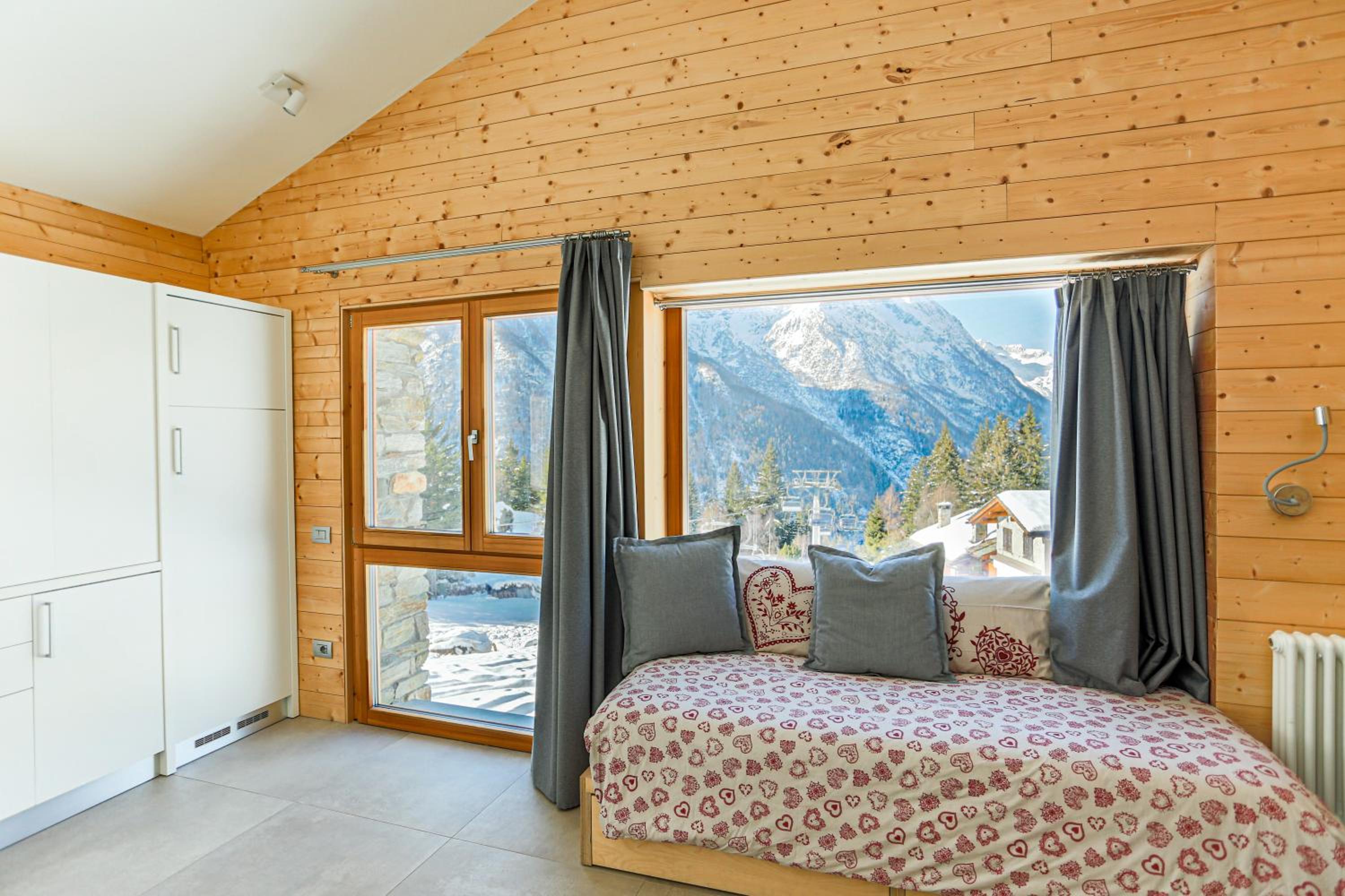Apartment with Mountain View photo 1