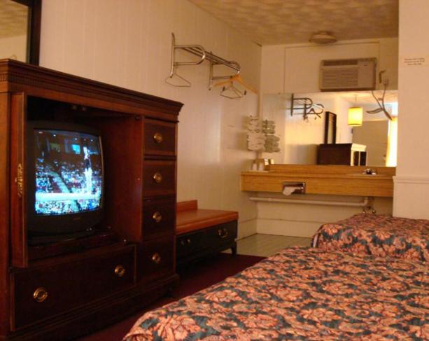 2 Full Bed Smoking photo 1
