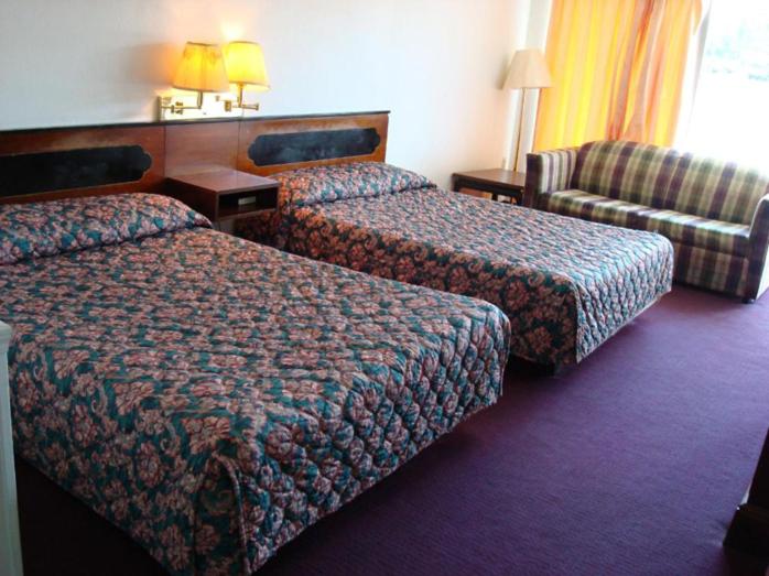 2 Full Beds Non-Smoking photo 3