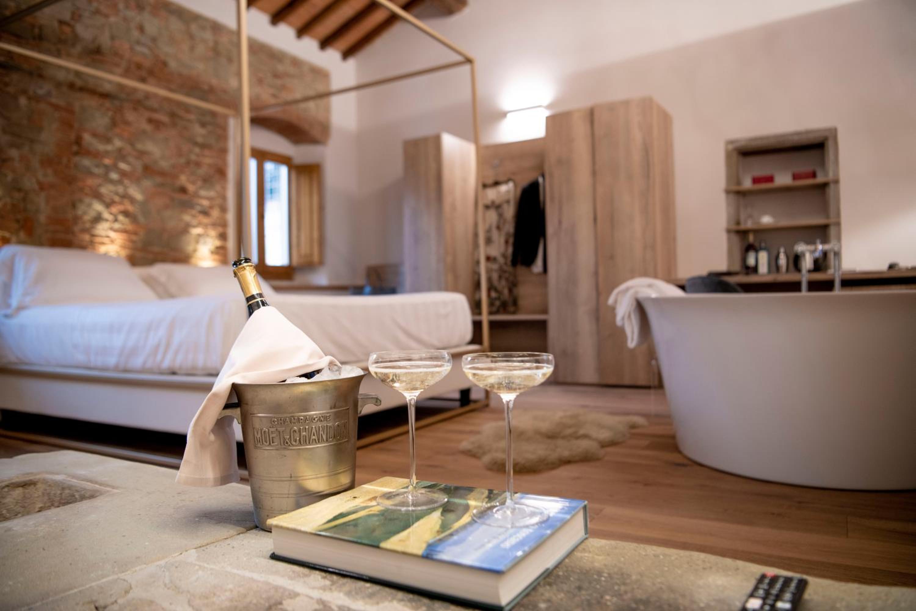 Deluxe Double Room with Bath photo 1