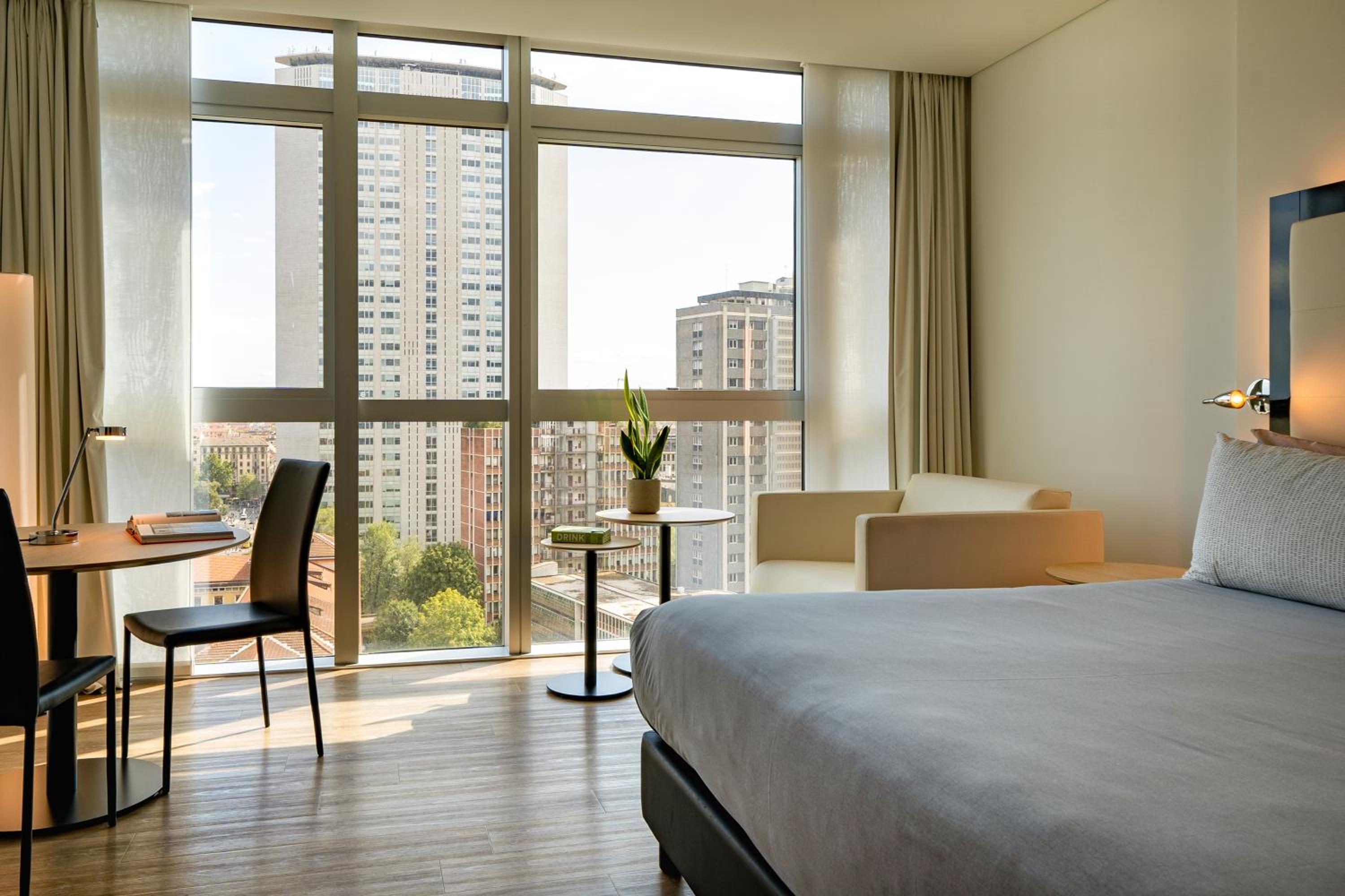 The Studio with City View thumbnail 6