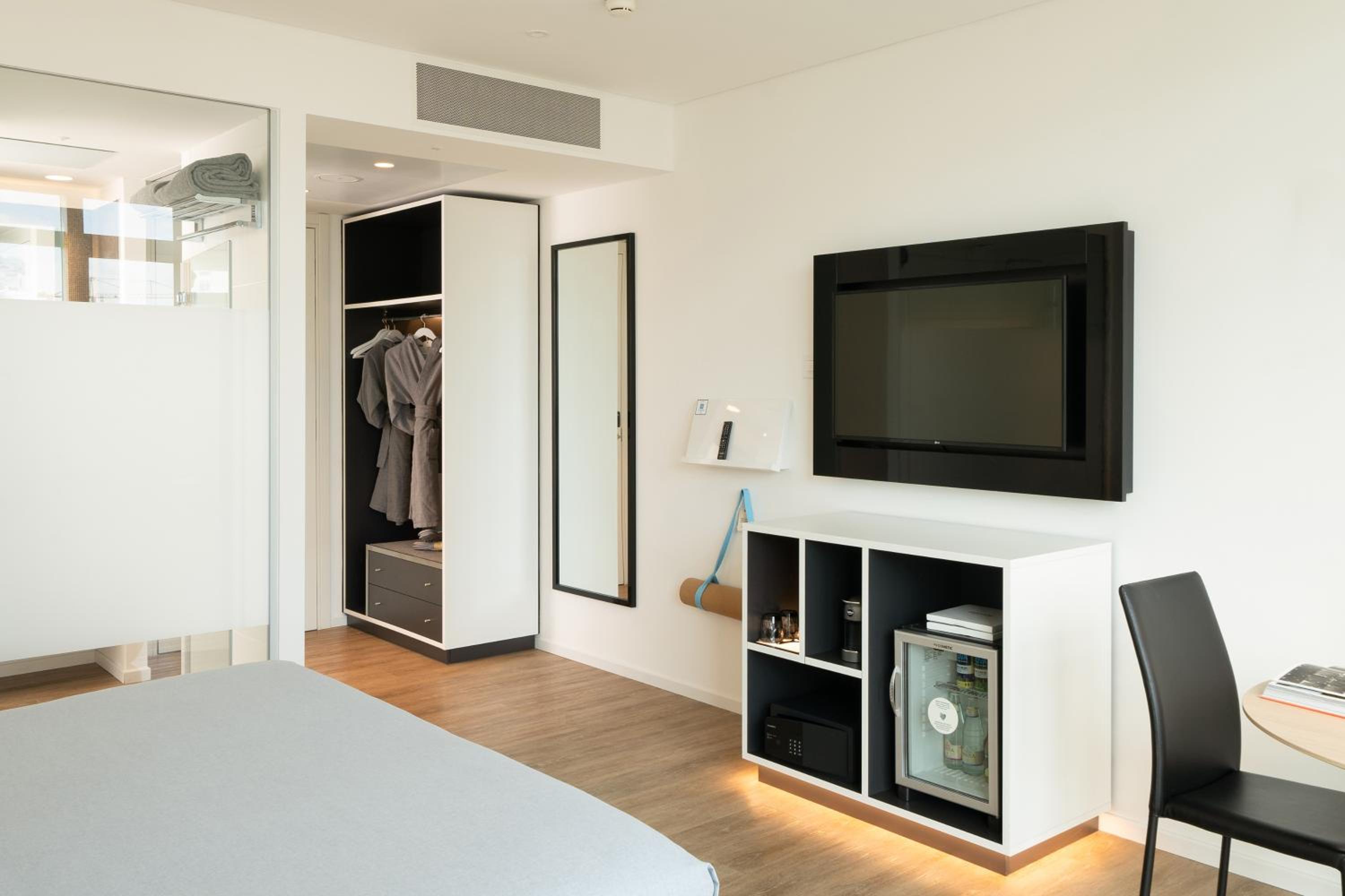 The Studio with City View - Photo 6