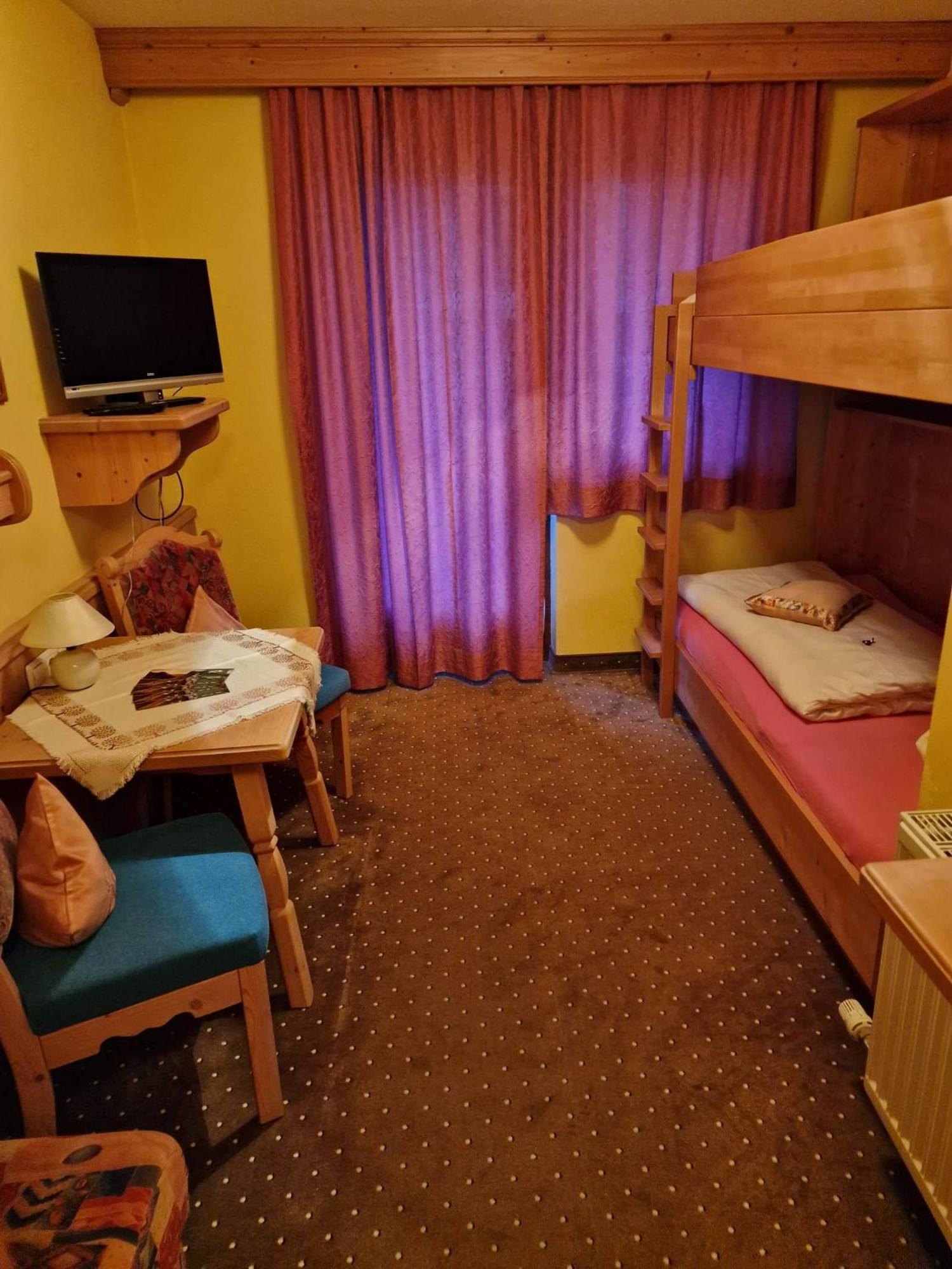 Standard Twin Room photo 1