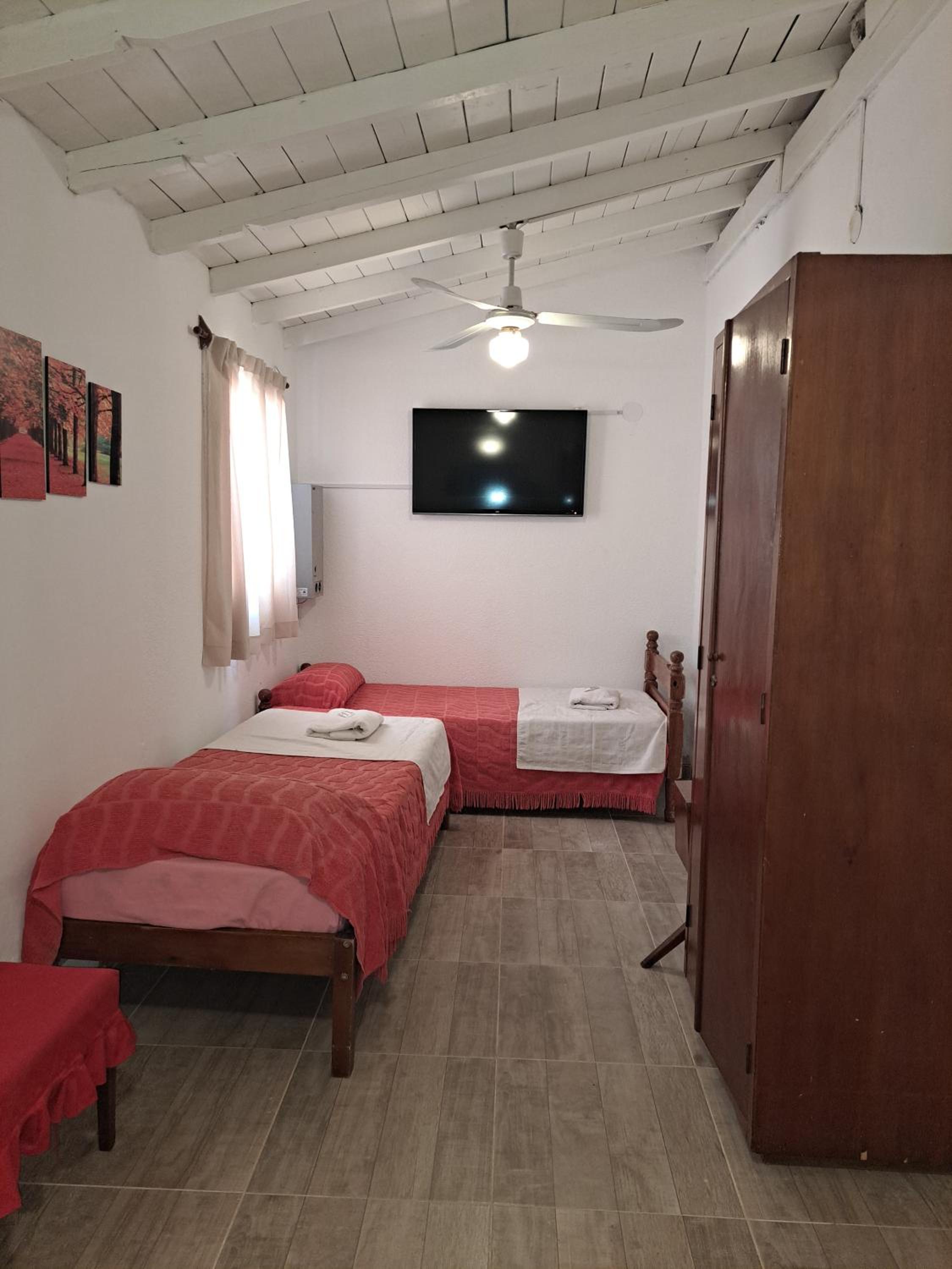 Quadruple Room with Private Bathroom photo 1